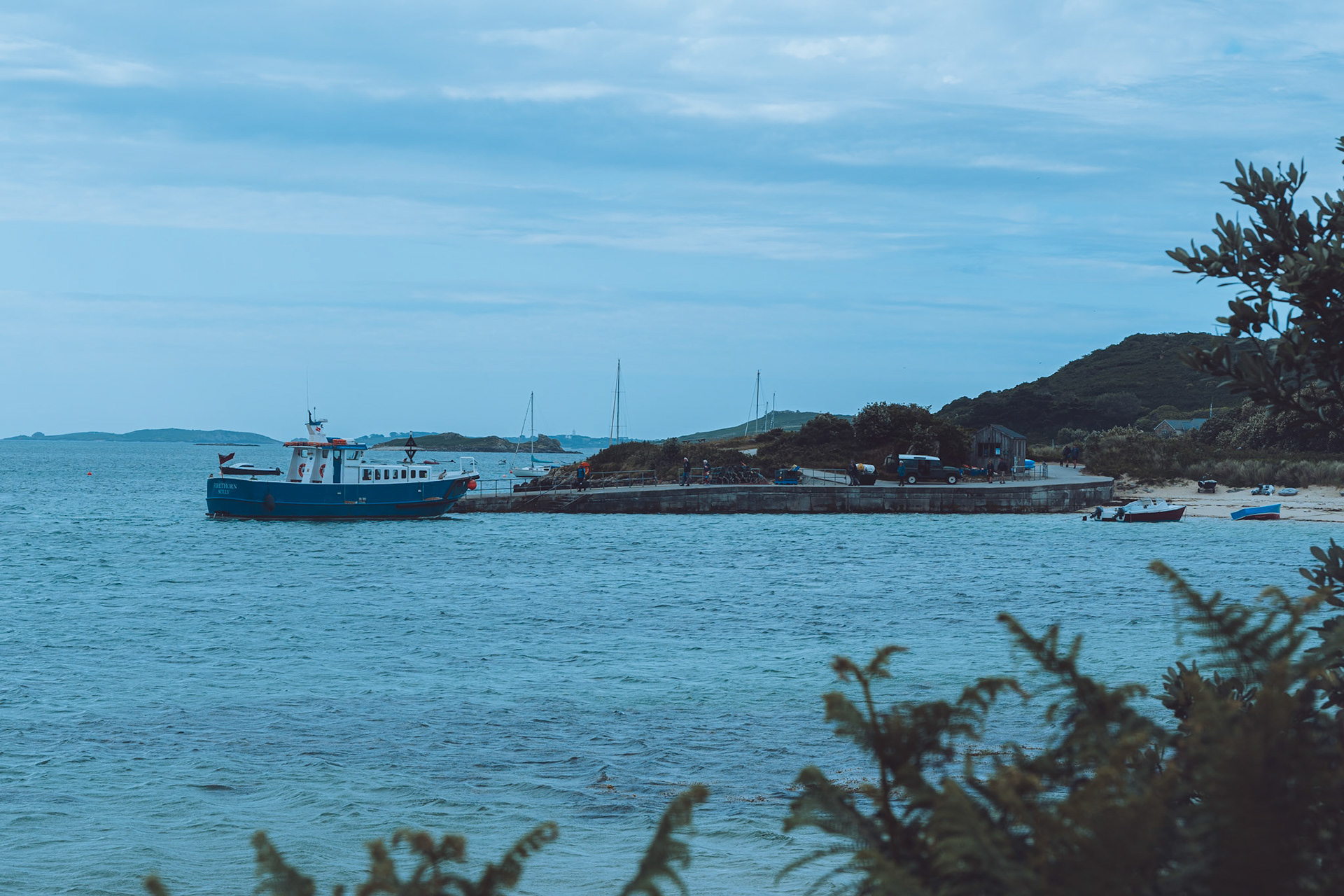 Firethorn docking at Bryher