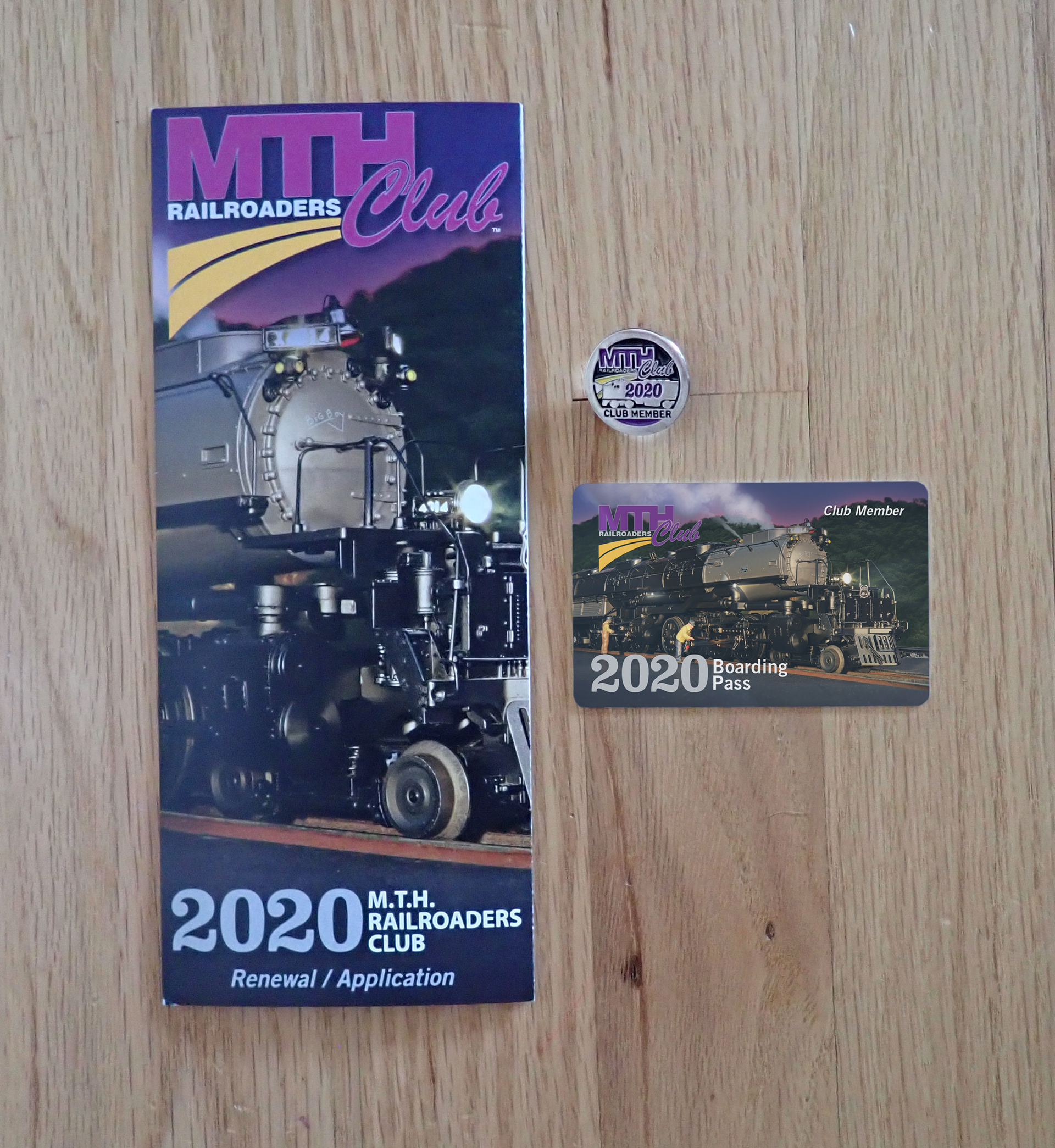 M.T.H. Railroaders Club package, including: application, plastic club card and enamel pin