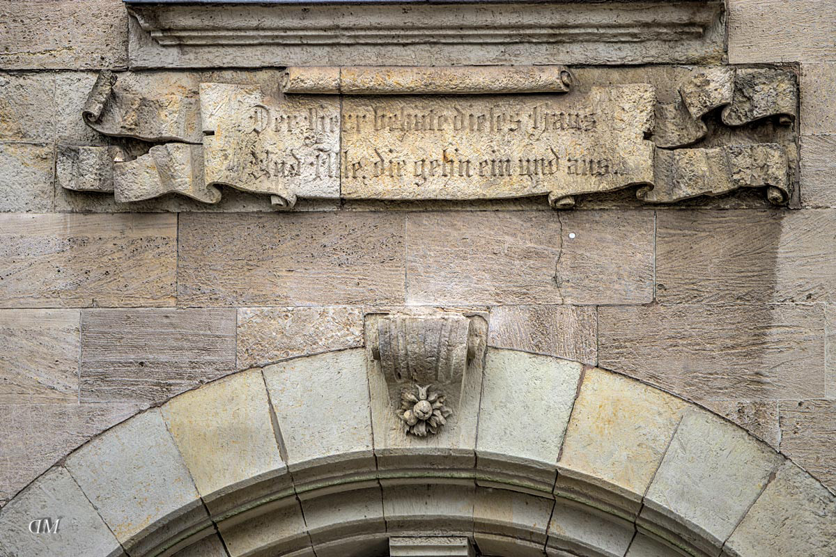 Der Herr behüte dieses Haus und alle die gehen ein und aus.