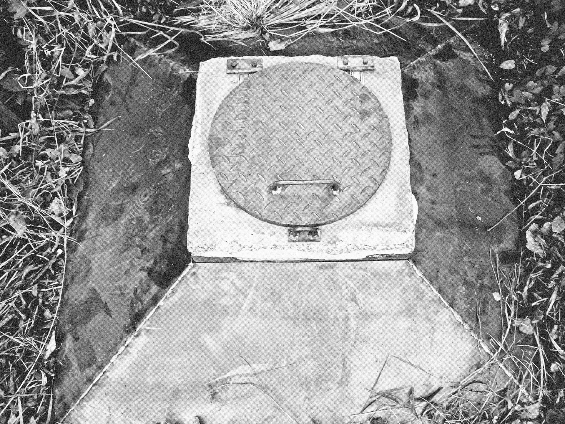 Covered Yet Possiblesite-specific sculpturemetal 120 x 120 x 80 cm2009