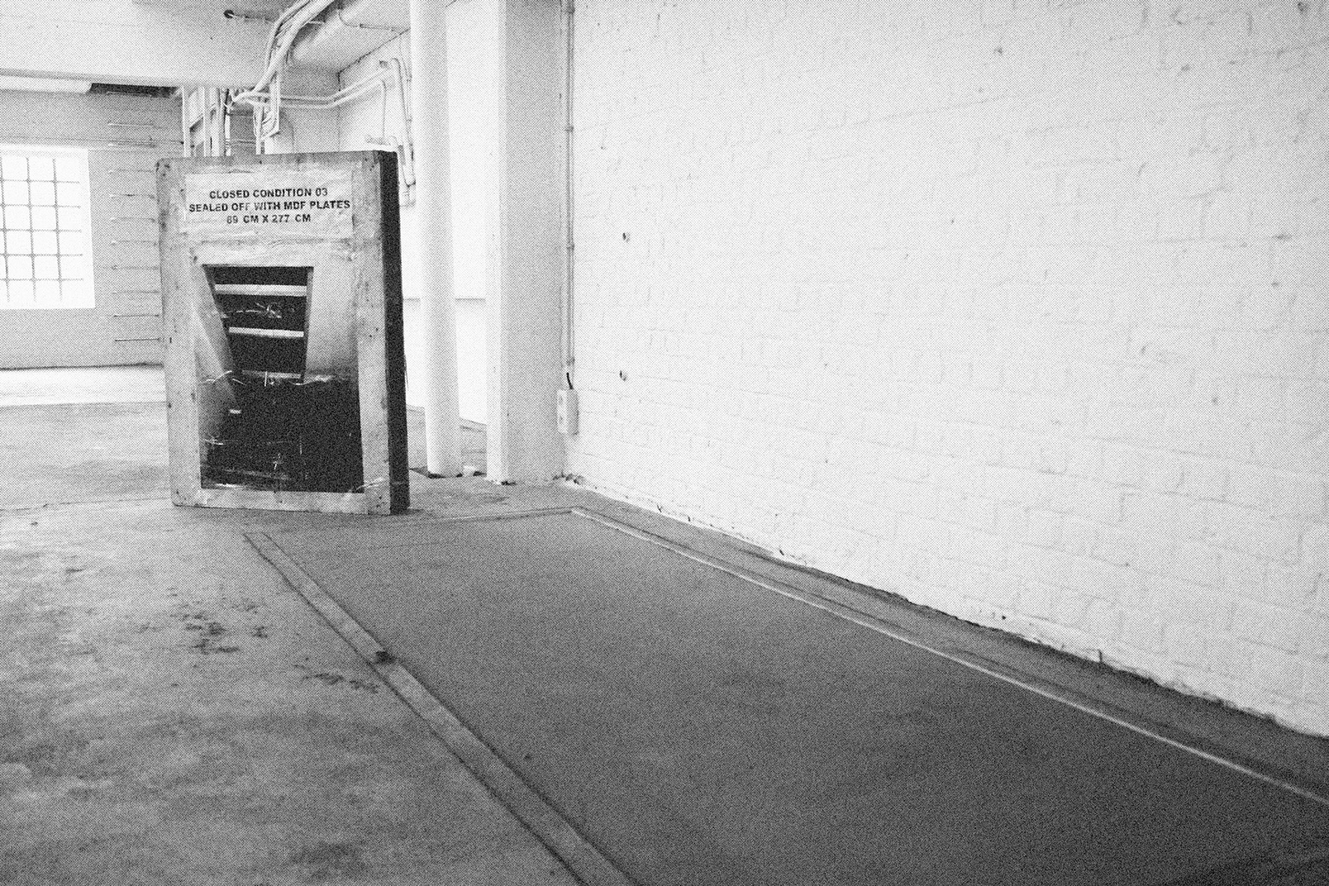 3 Closed Conditionssite specific interventionwooden sculptures, 120 x 70 cmNicc, Antwerp (BE)2008