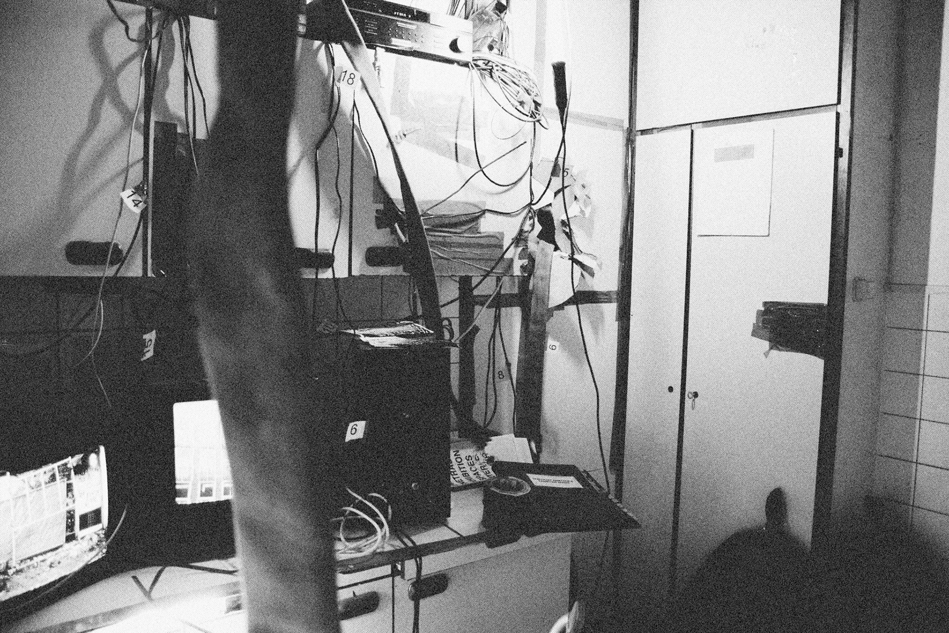 Stockage / TransmitterinstallationShowroom Mama, Rotterdam (NL)2006