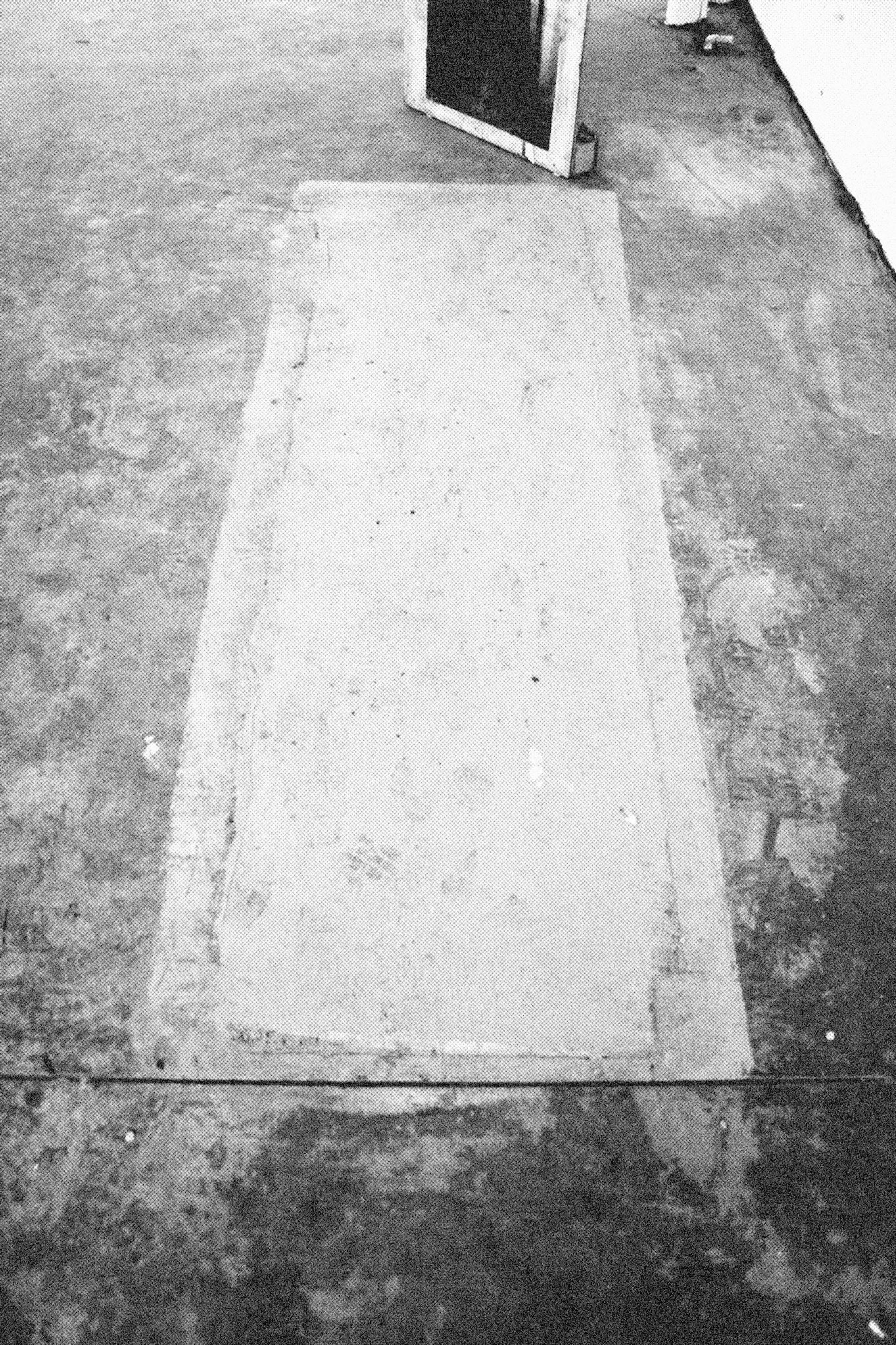 3 Closed Conditionssite specific interventionwooden sculptures, 120 x 70 cmNicc, Antwerp (BE)2008