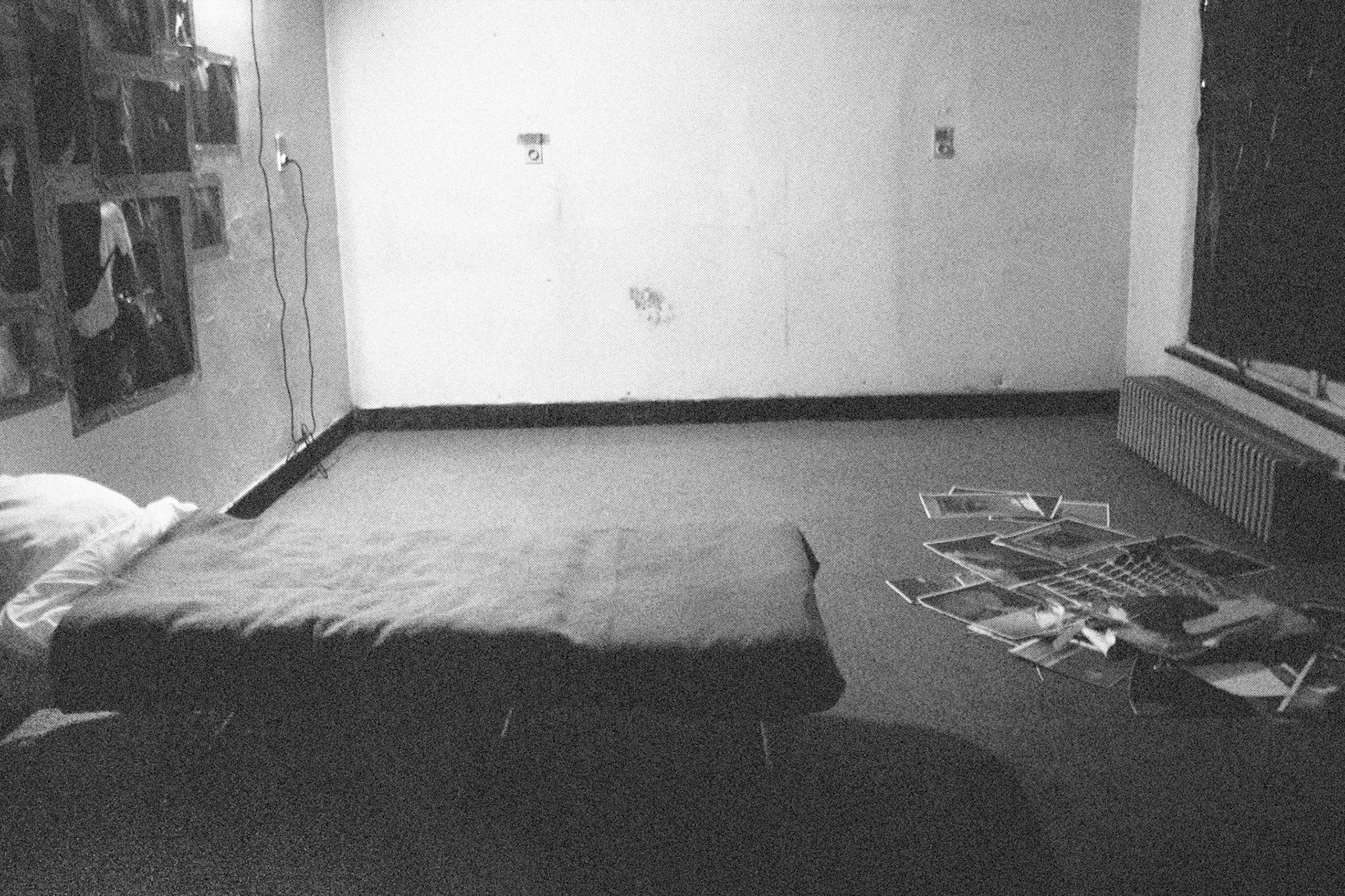 One Week Visitorinstallationcarpet, bed, sheets, xerox prints, tape, chain, lock2006