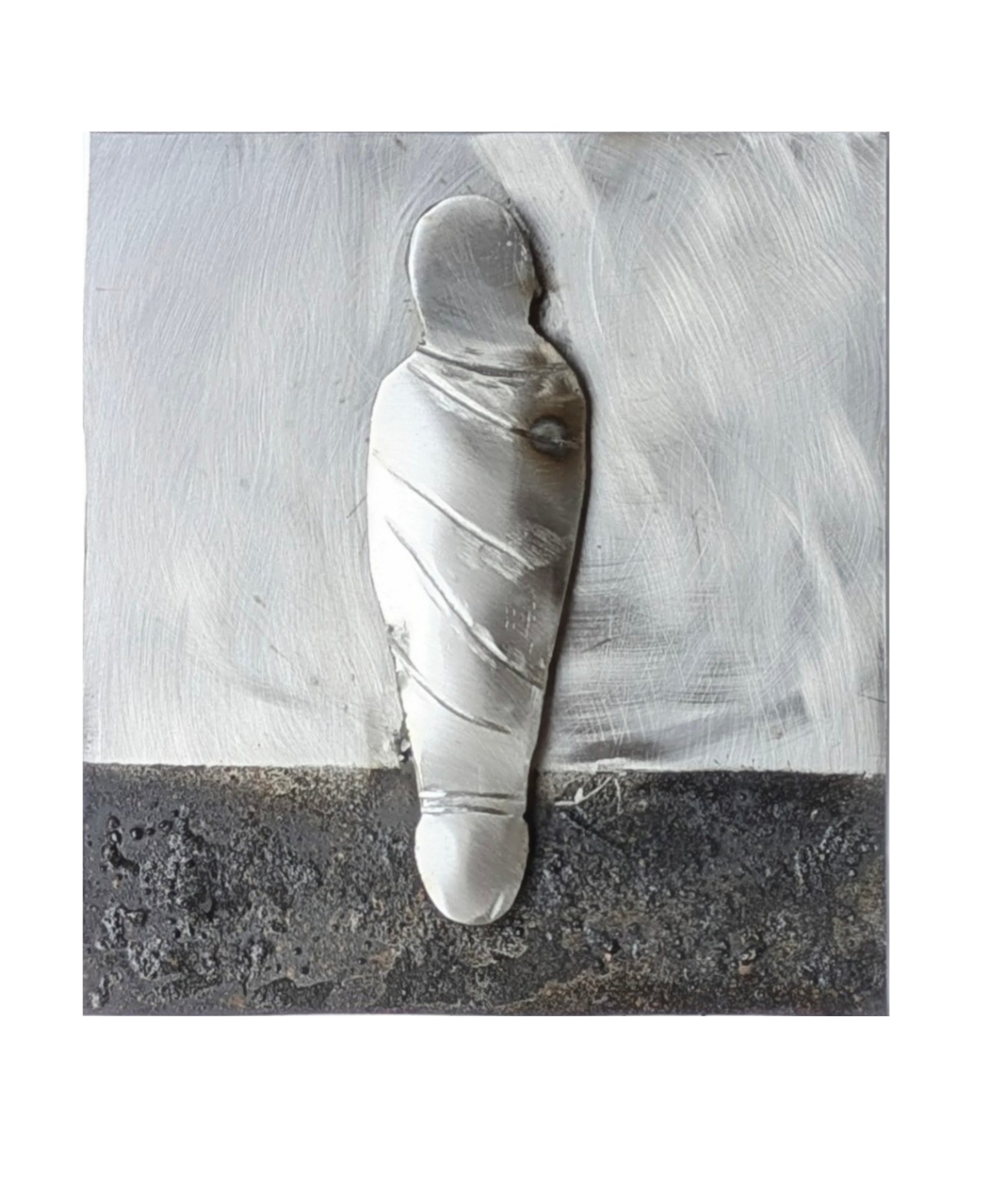 La pérdida · Pieza geográfica en acero reciclado con coordenadas GPS grabadas e imagen satelital transferida · Paisajes de Guerra · Luis González Palacios · 2025 · 33×43 cm