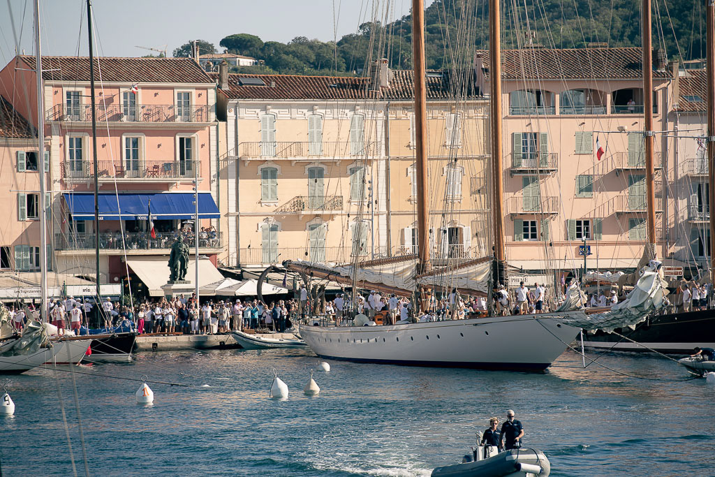 Berthing with spectators