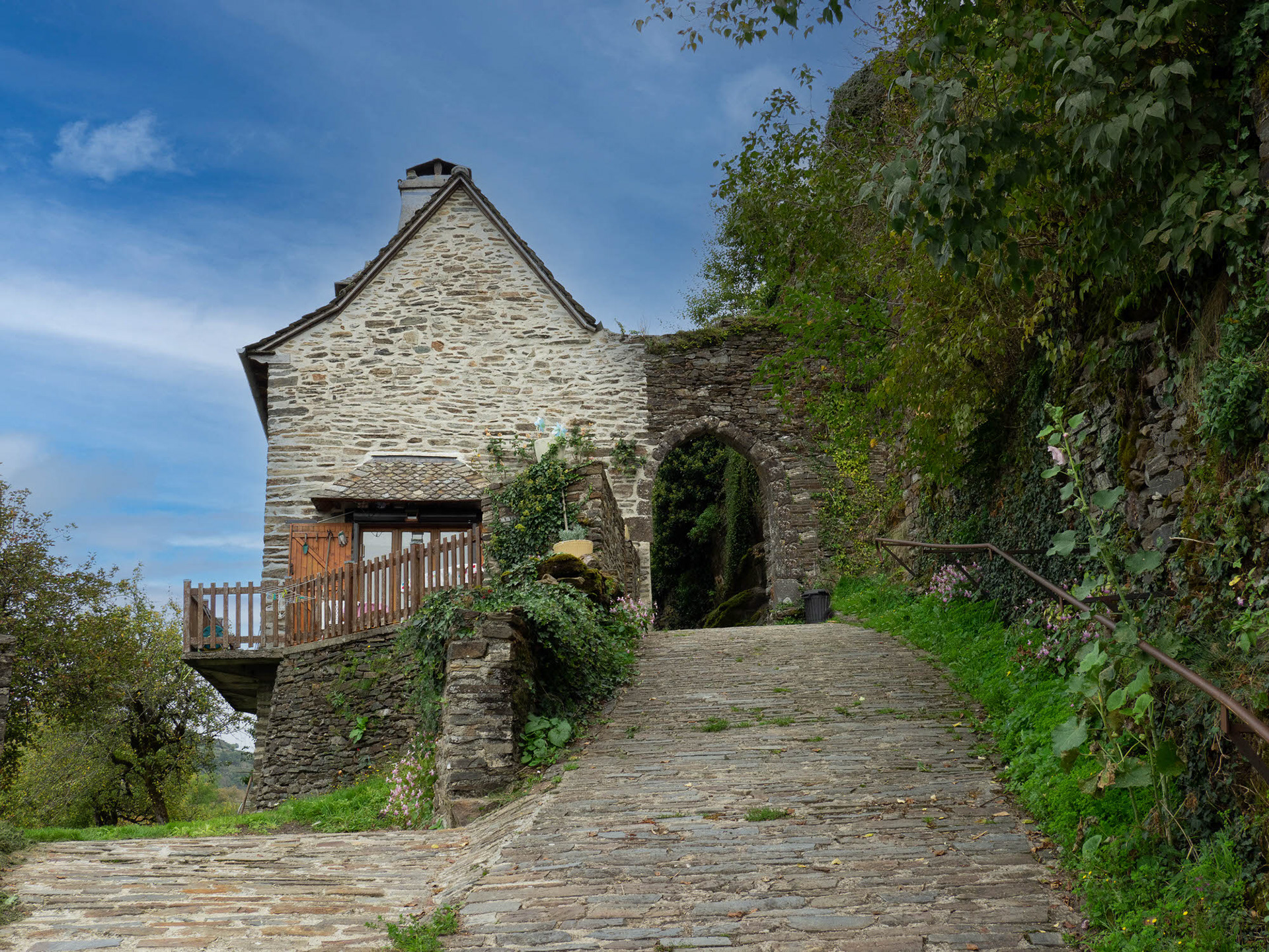 Chateau de Valon,  Occitanie, France