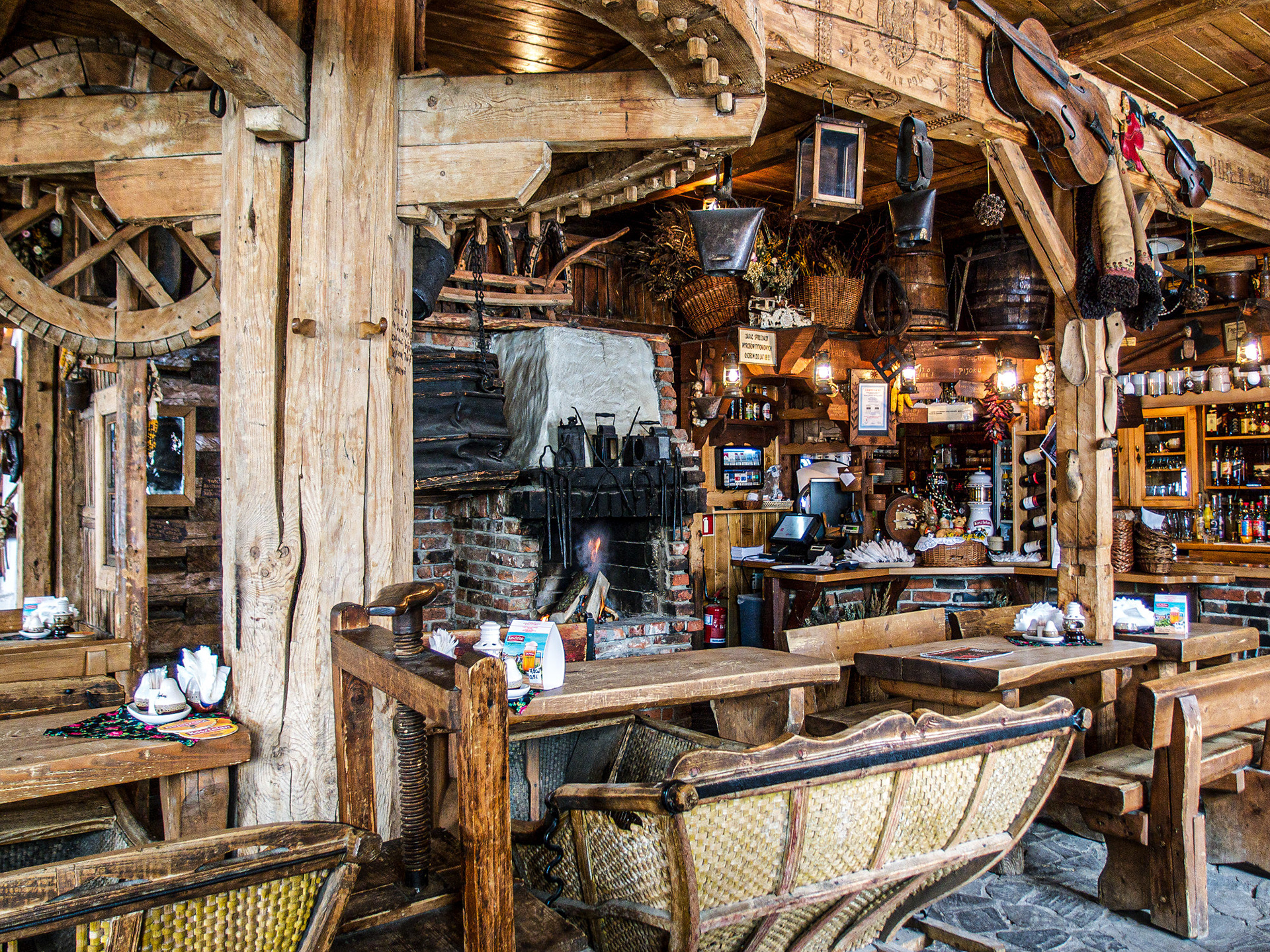 Gazdowo Kuźnia pub, Krupówki 13, Zakopane, Poland