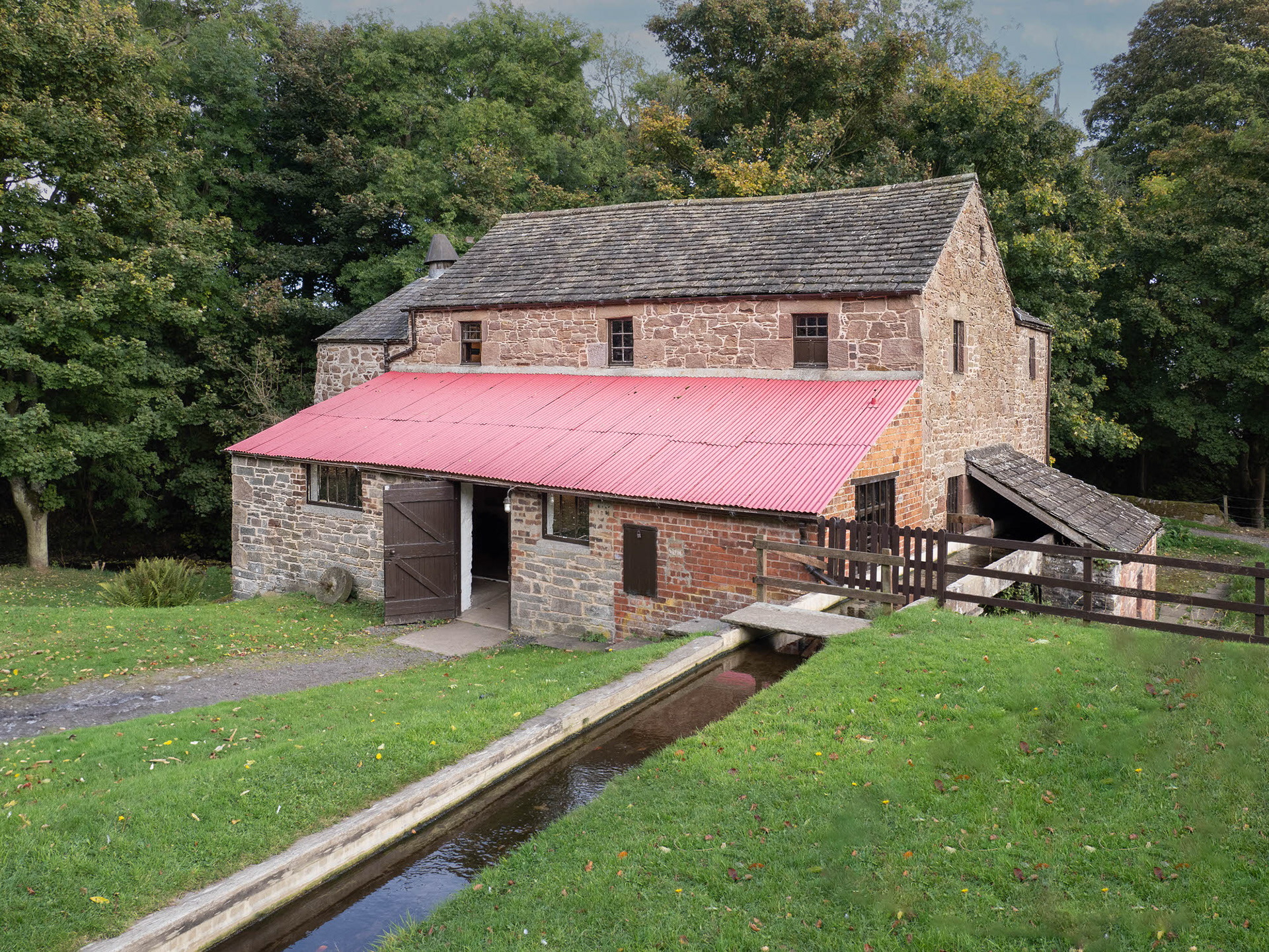 Barry Mill, Angus