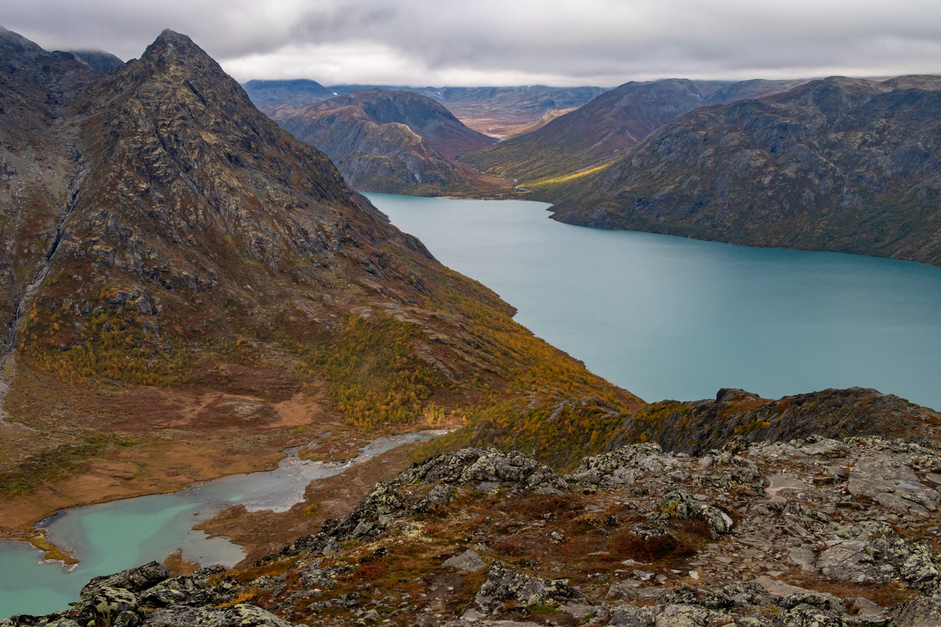 Gjende og Memurubu fra Knutshøe