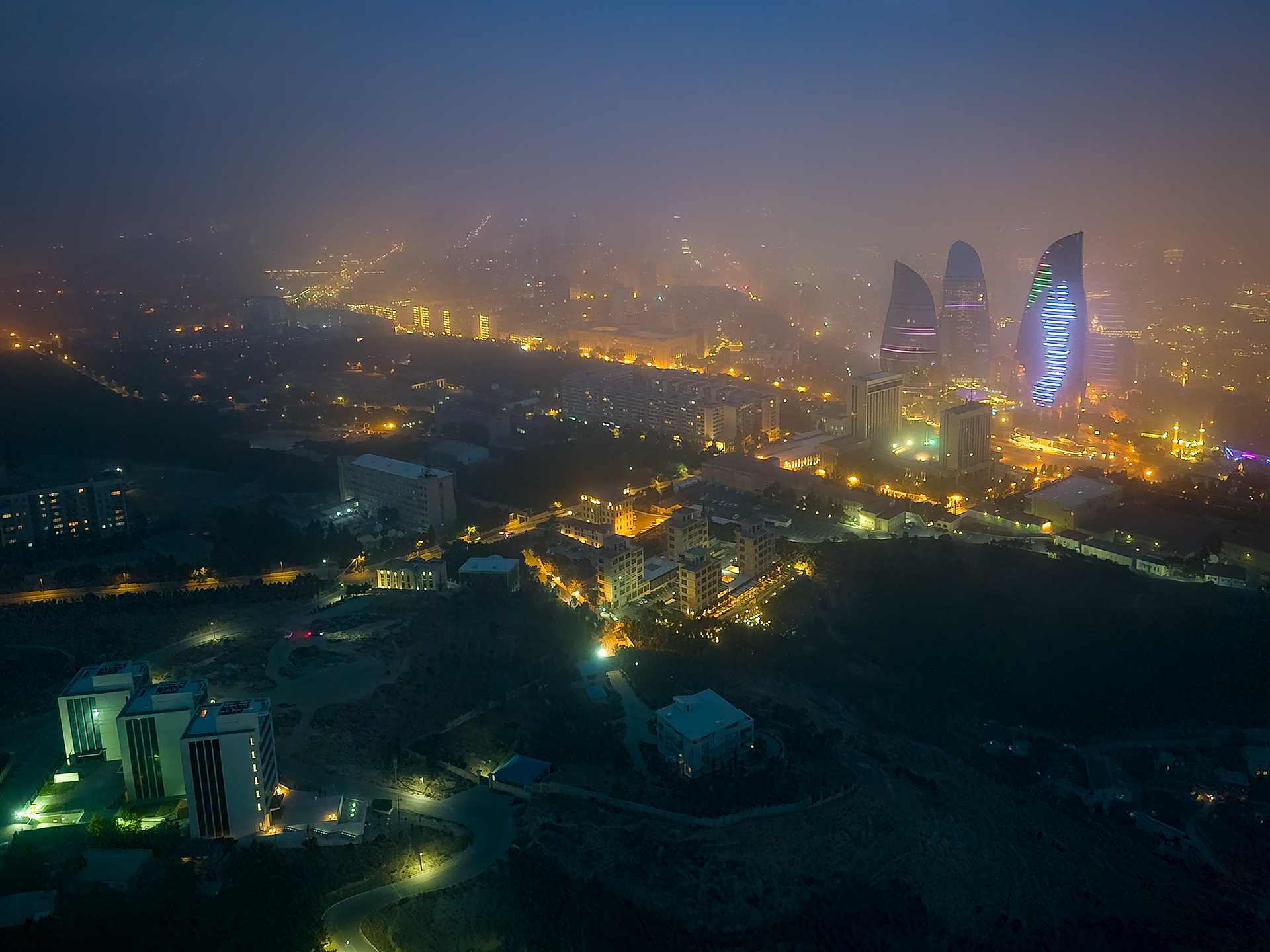 Baku fra TV-tårnet i tåke 