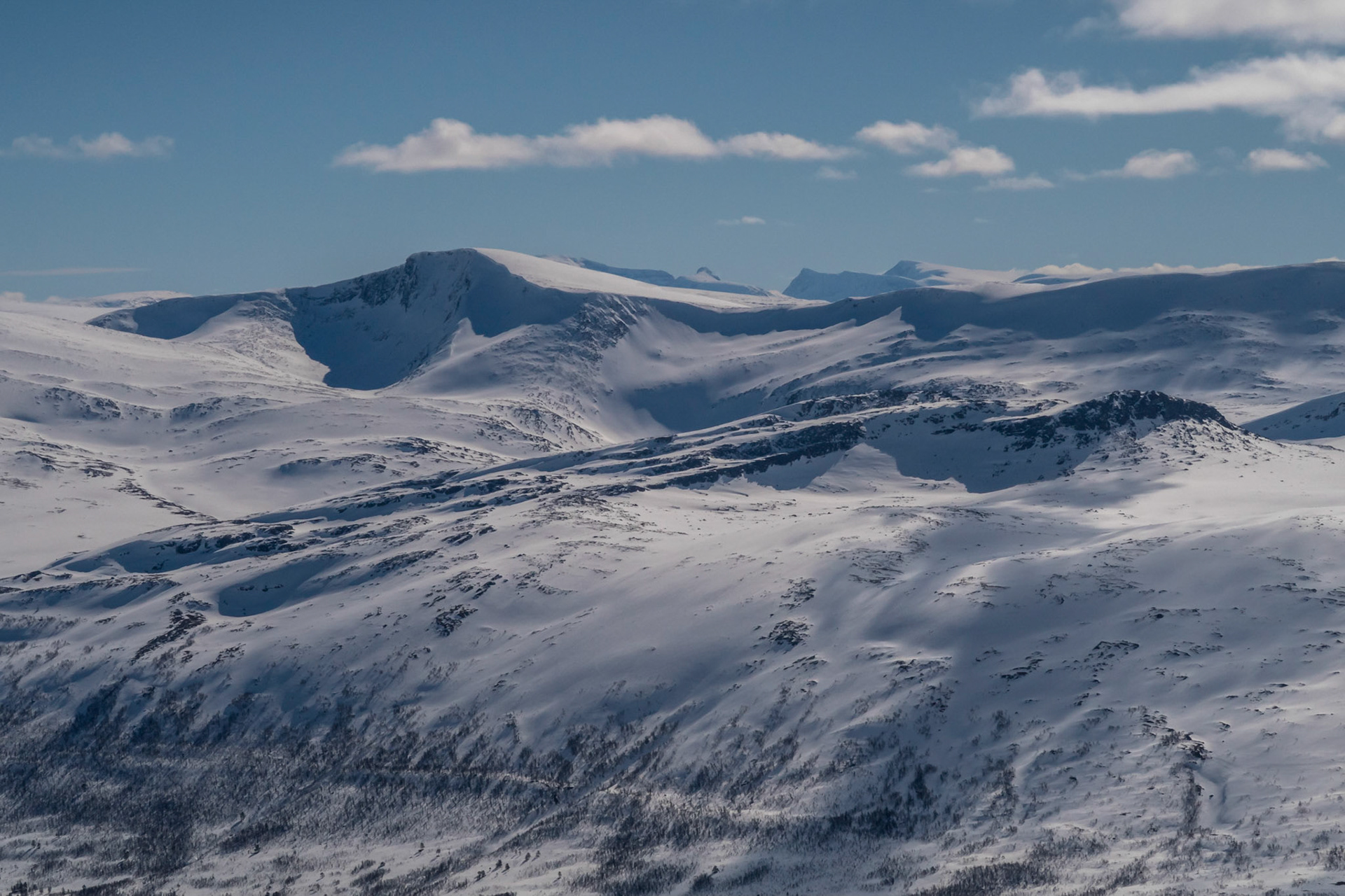 Fra Storbekkhø i april (bak Kråkvasstind)