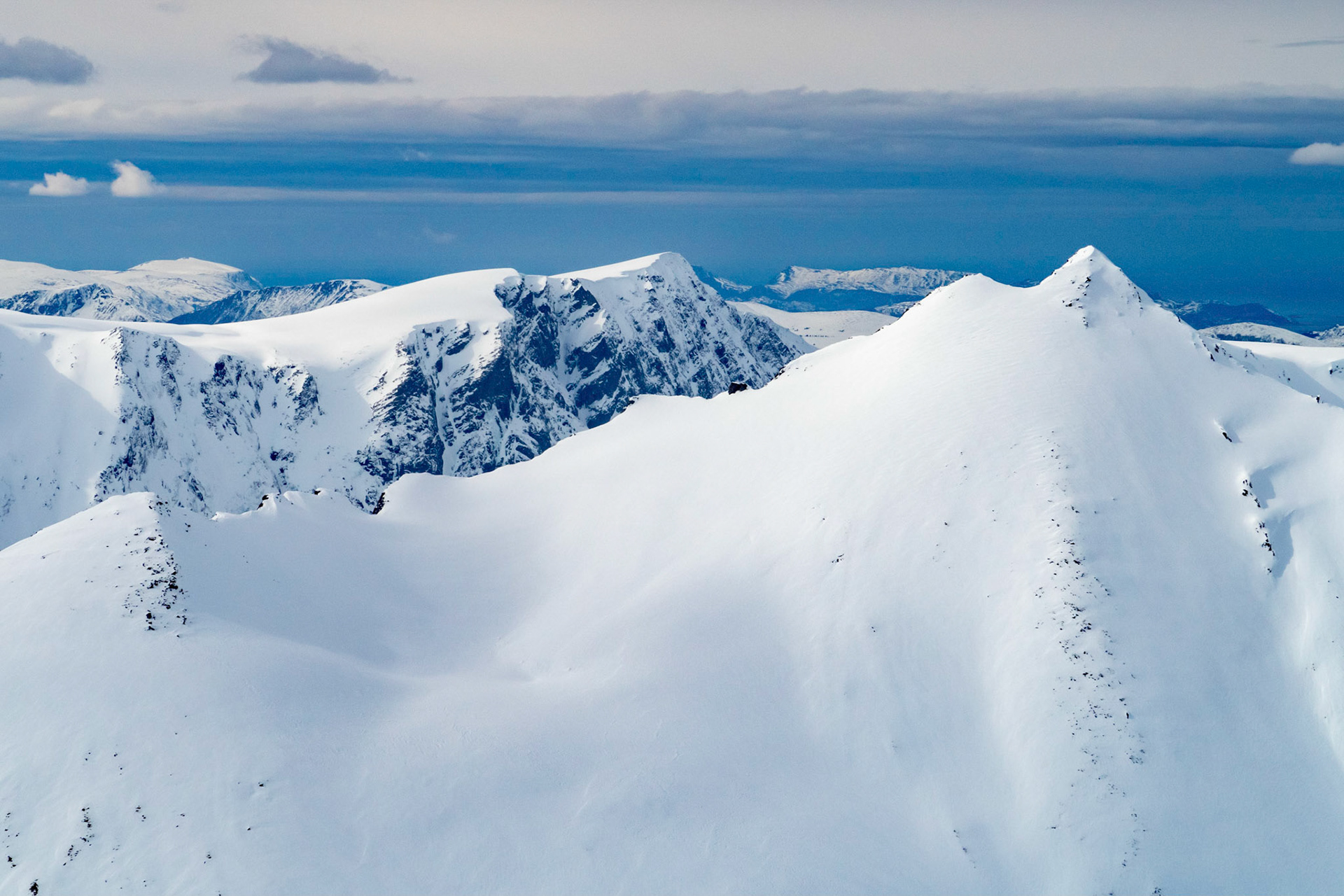 Middagstinden og Vardehornet fra Svinetinden
