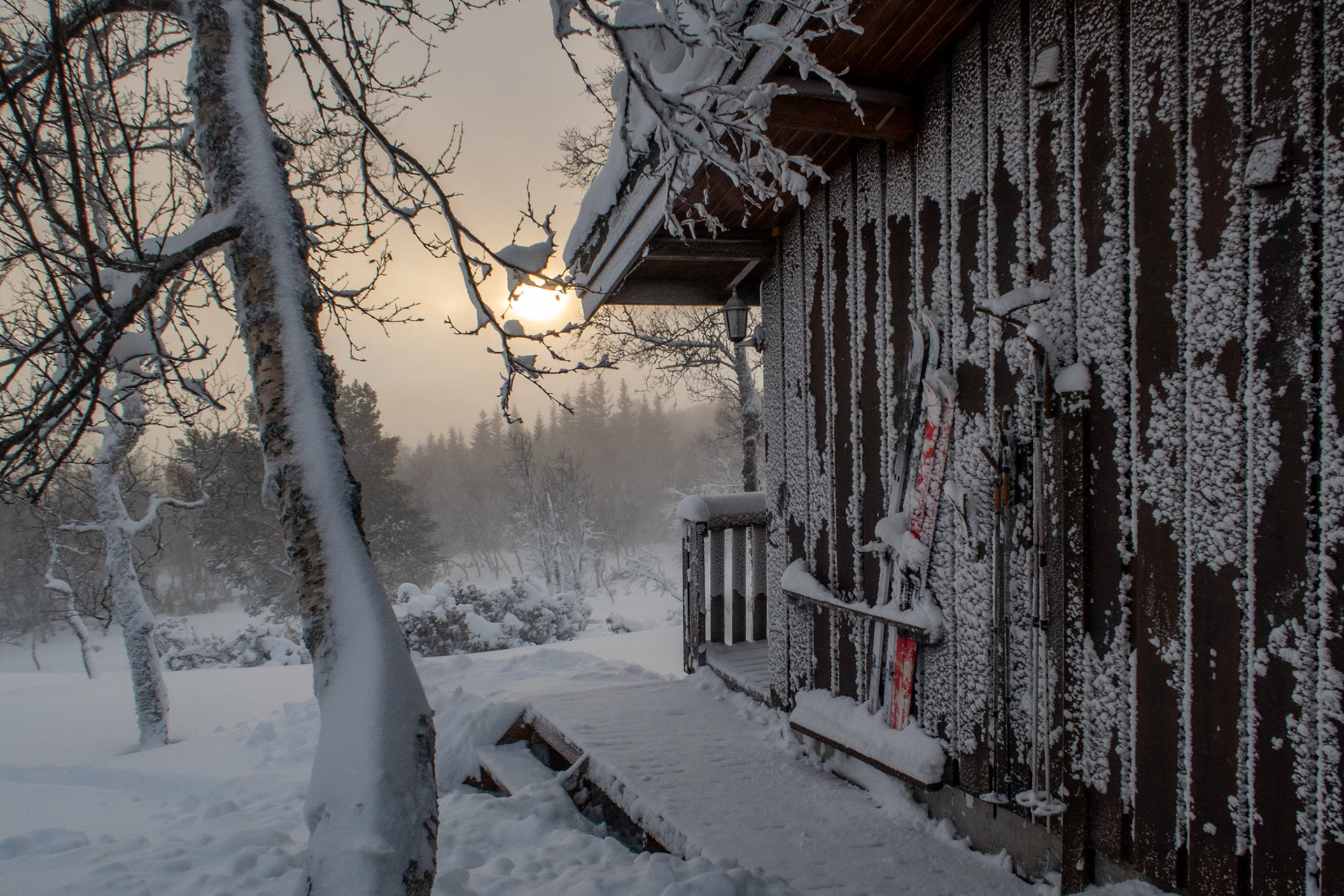 Hytteveggen etter snøfokk