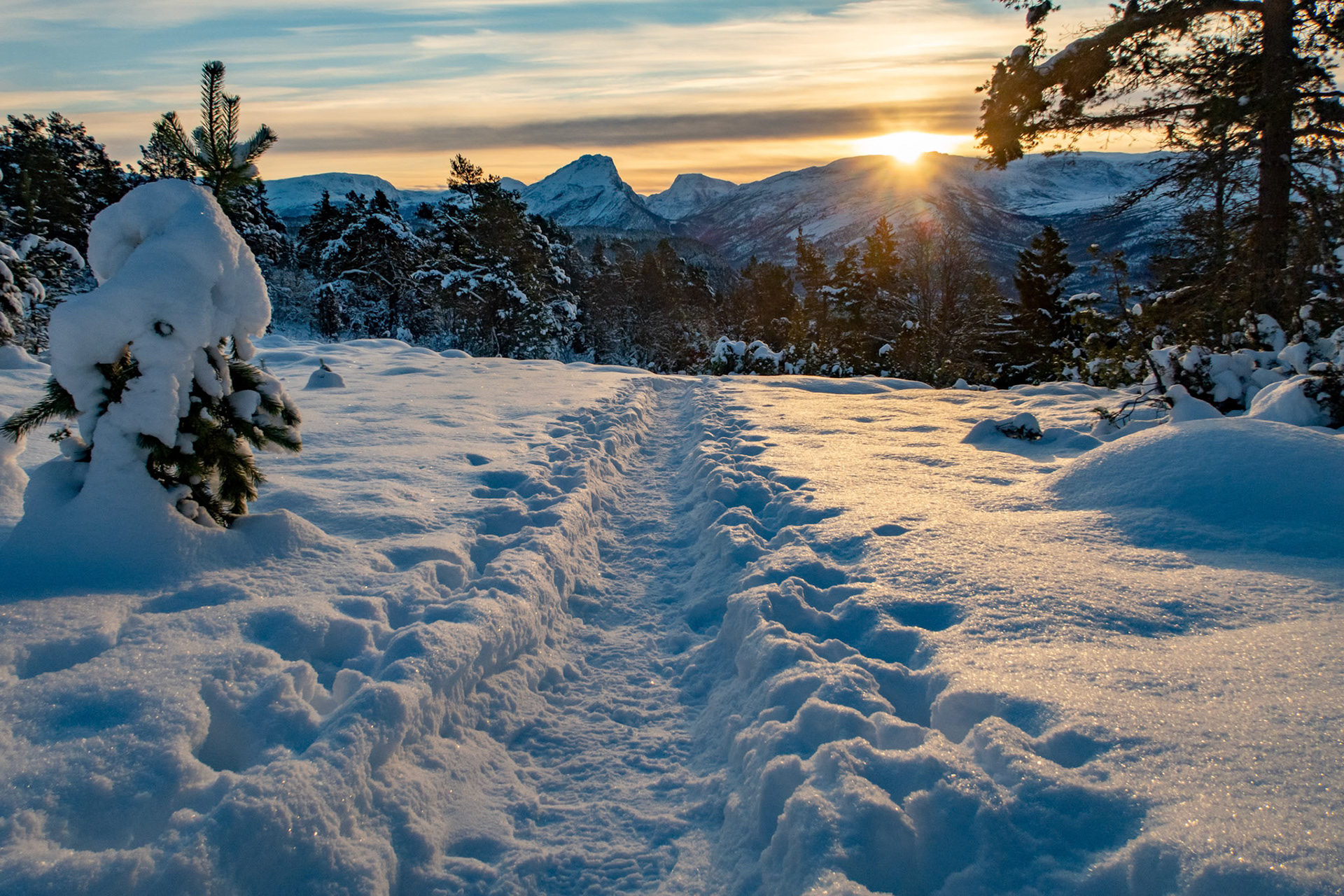 Ryssdalshornet fra stien fra Solheim til Haugsvarden