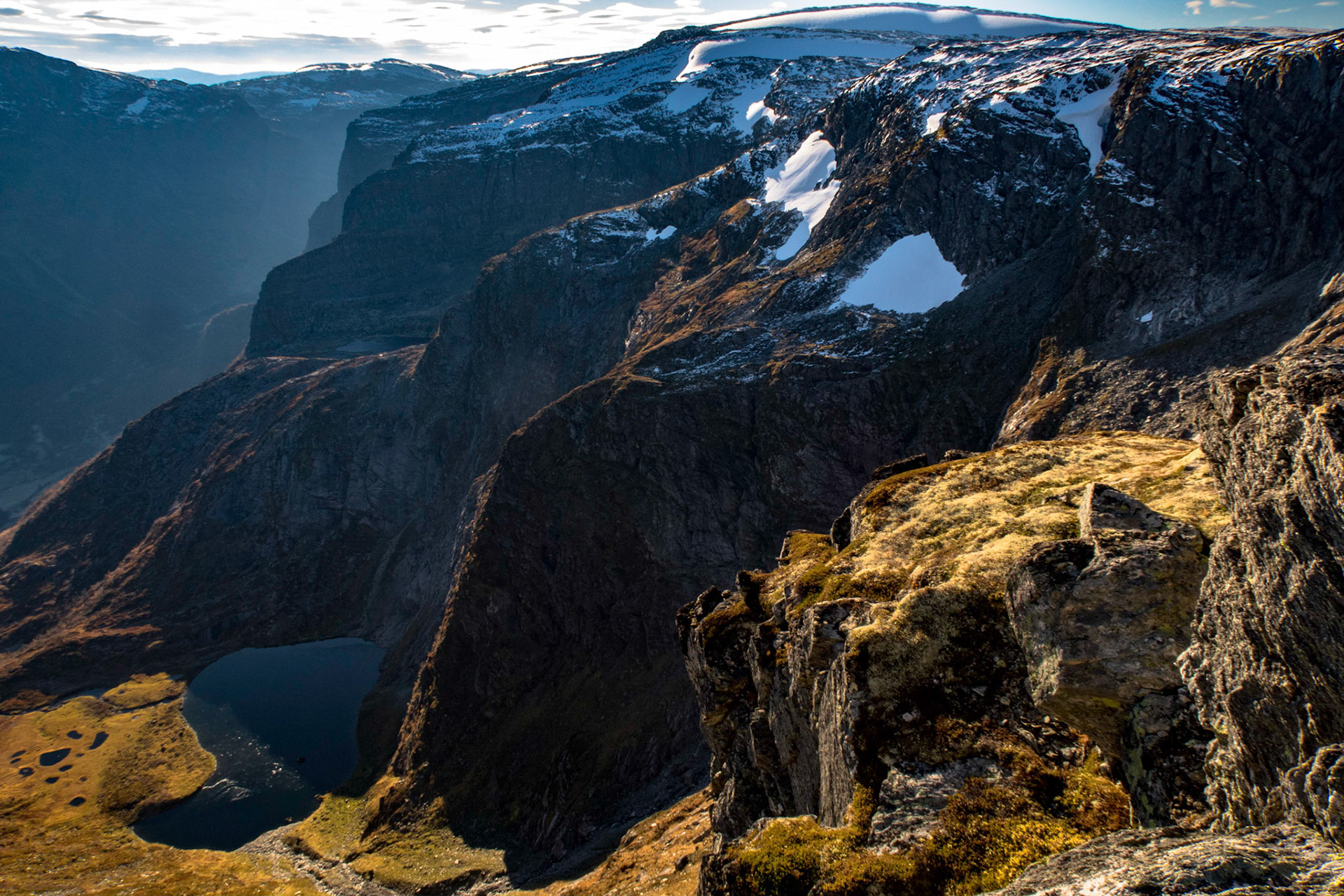 Berdalsvatnet og Holsegga
