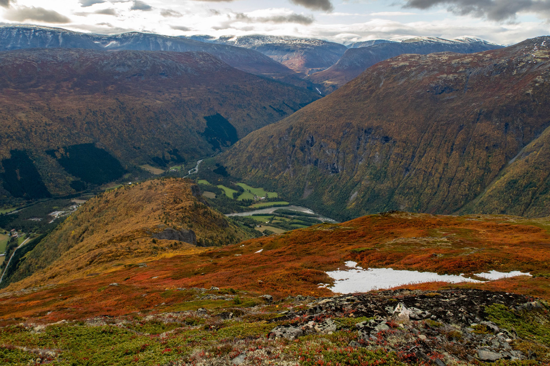 Gjørashaugen og Åmotan i Sunndal