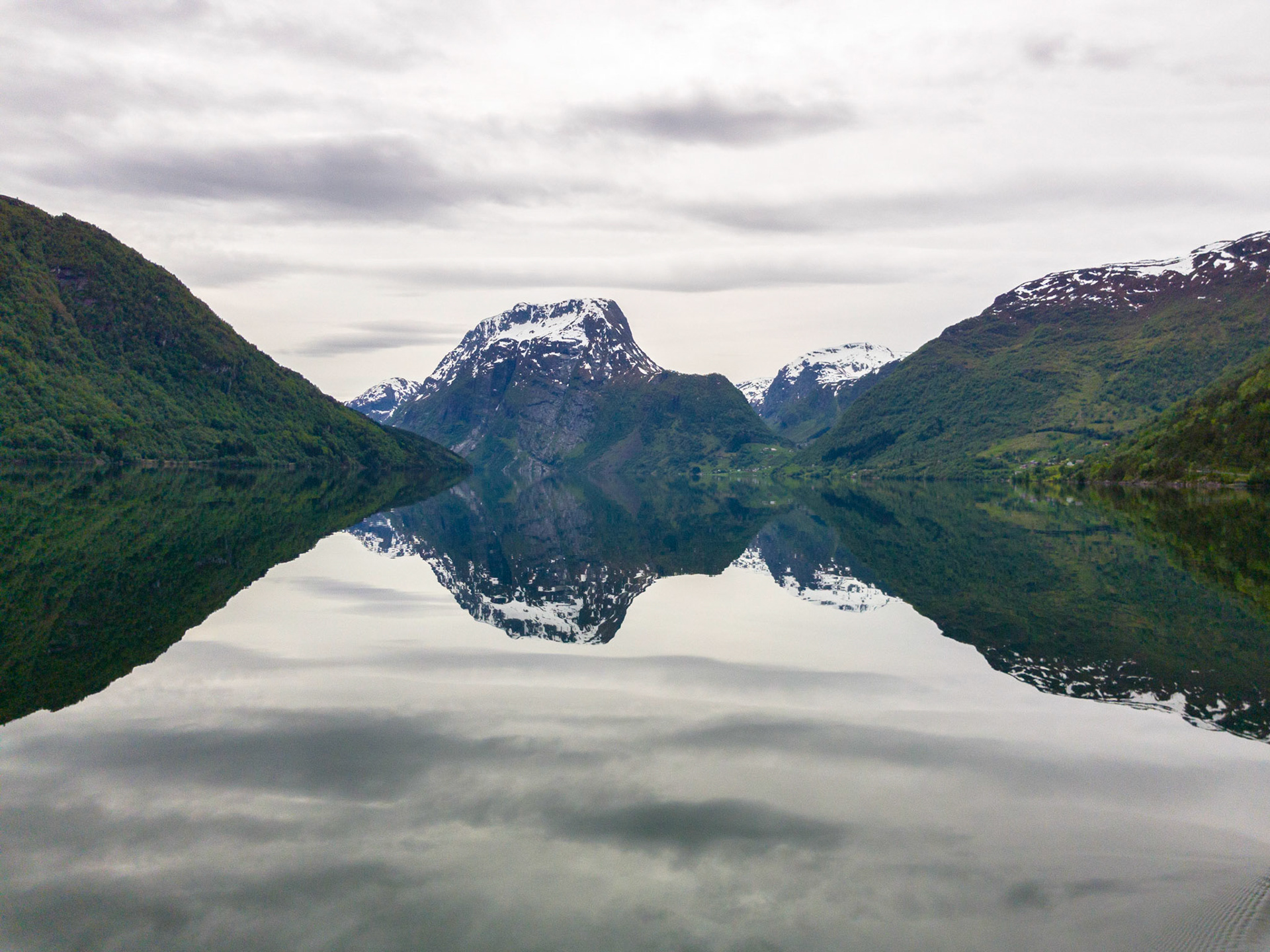 Breimsvatnet mot Skjorta