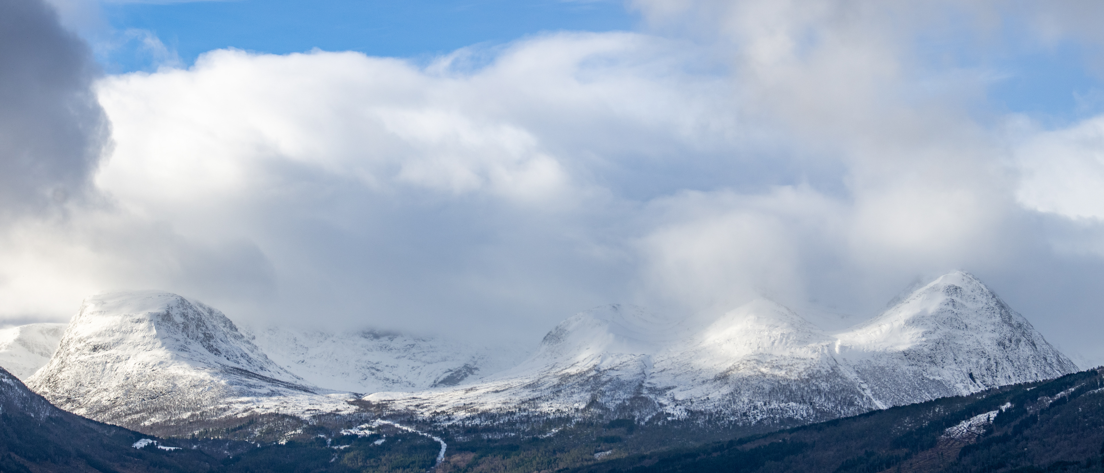 Breidalen og Traudalsnibba