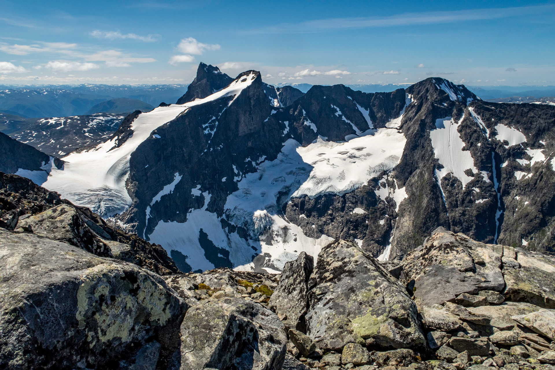 Store Ringstind, Store Austabotntind og Store Soleibotntind fra Dyrhaugsryggen