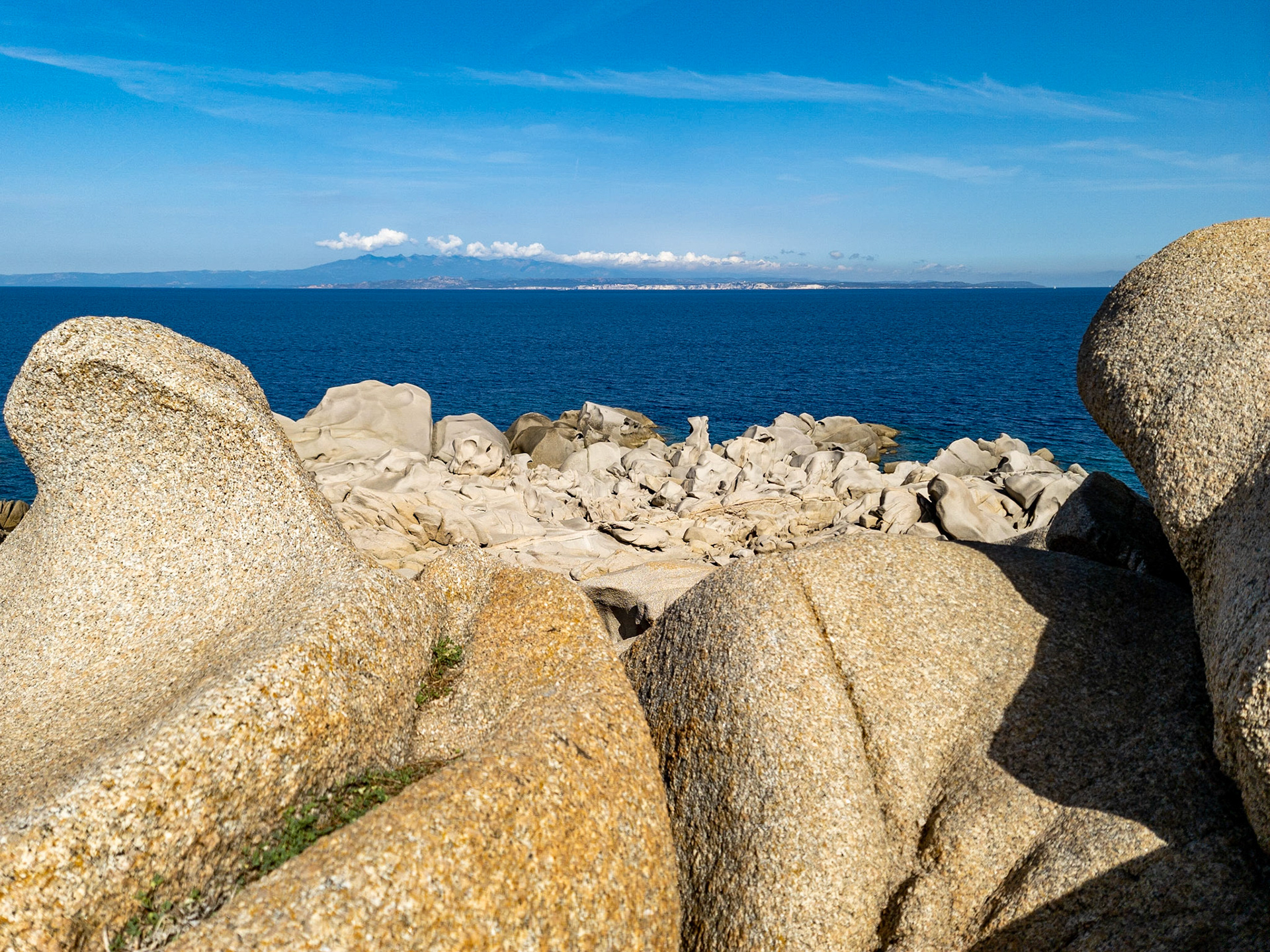 Korsika sett fra Sardinia