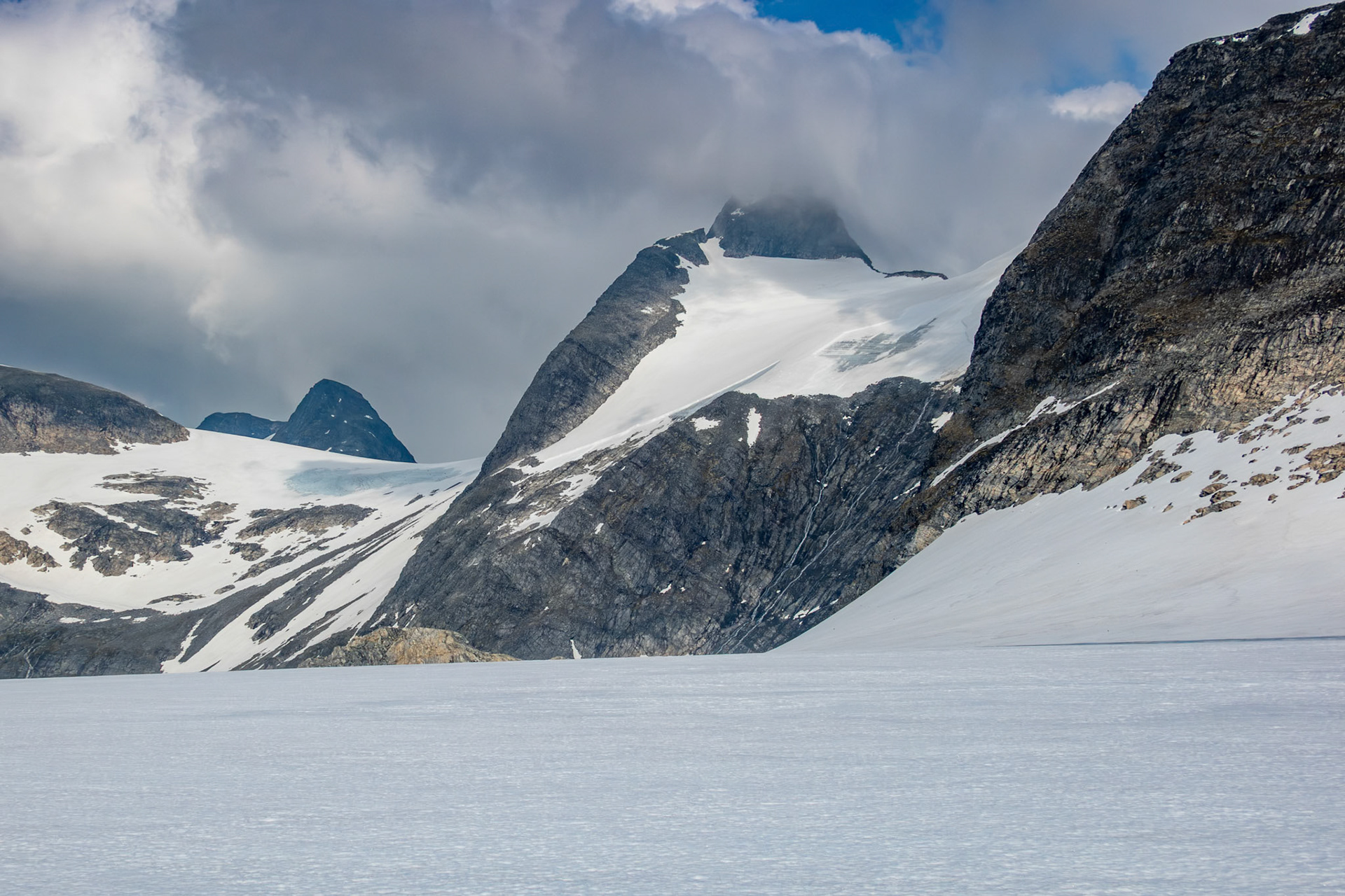 Tverrfjellet og Lodalskåpa