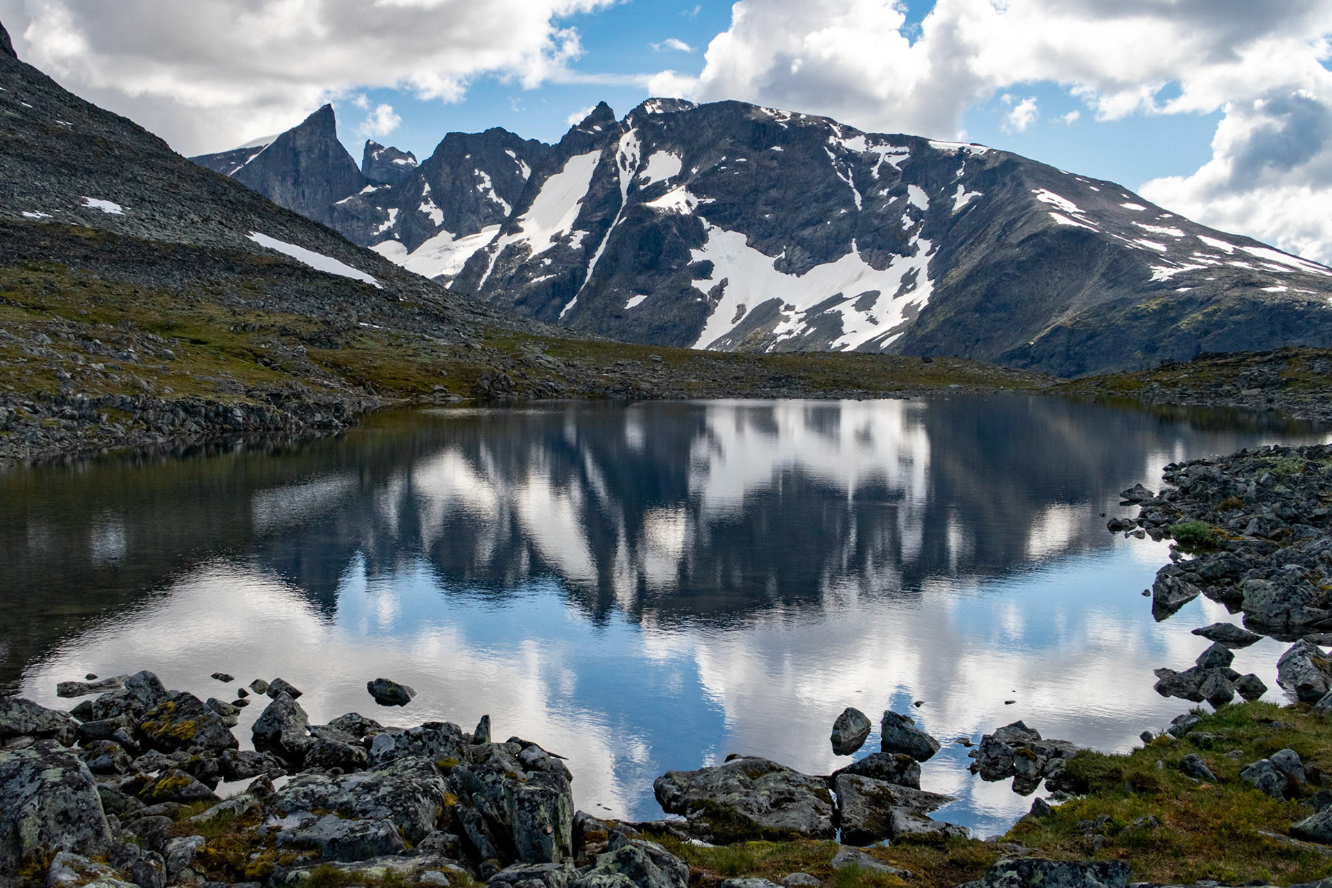 Store Ringstind, Store Austabotntind og Store Soleibotntind fra Øvre Dyrhaug