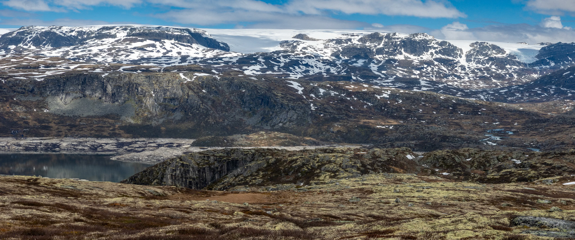 Hardangerjøkulen og Sysenvatnet