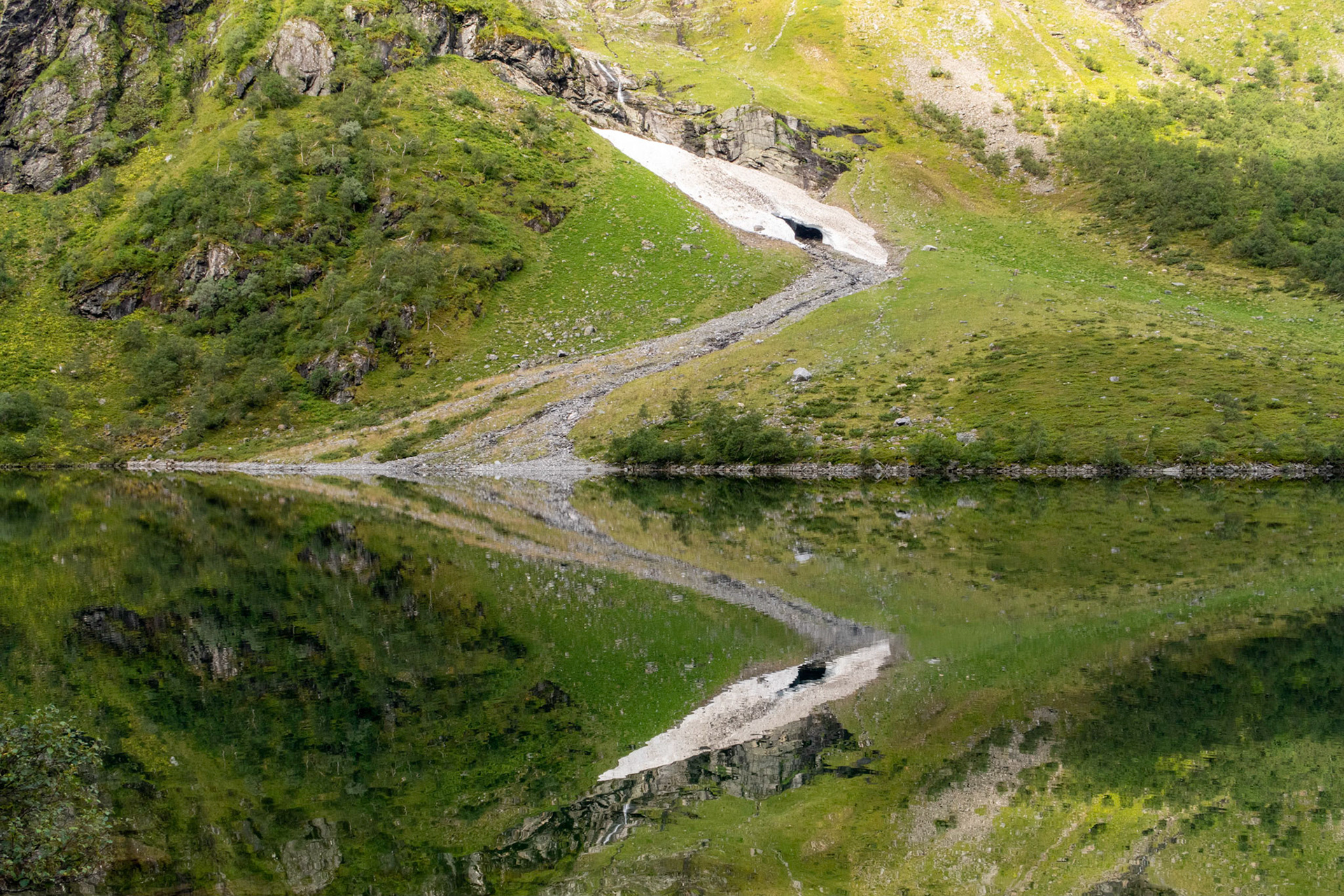 Instevatnet i Traudalen i Gloppen