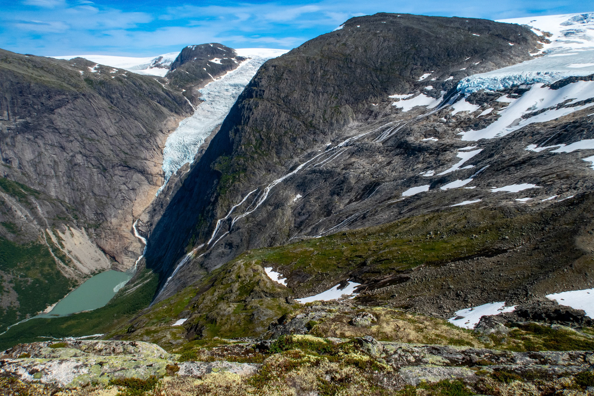 Briksdalsbreen og Tjøtabreen