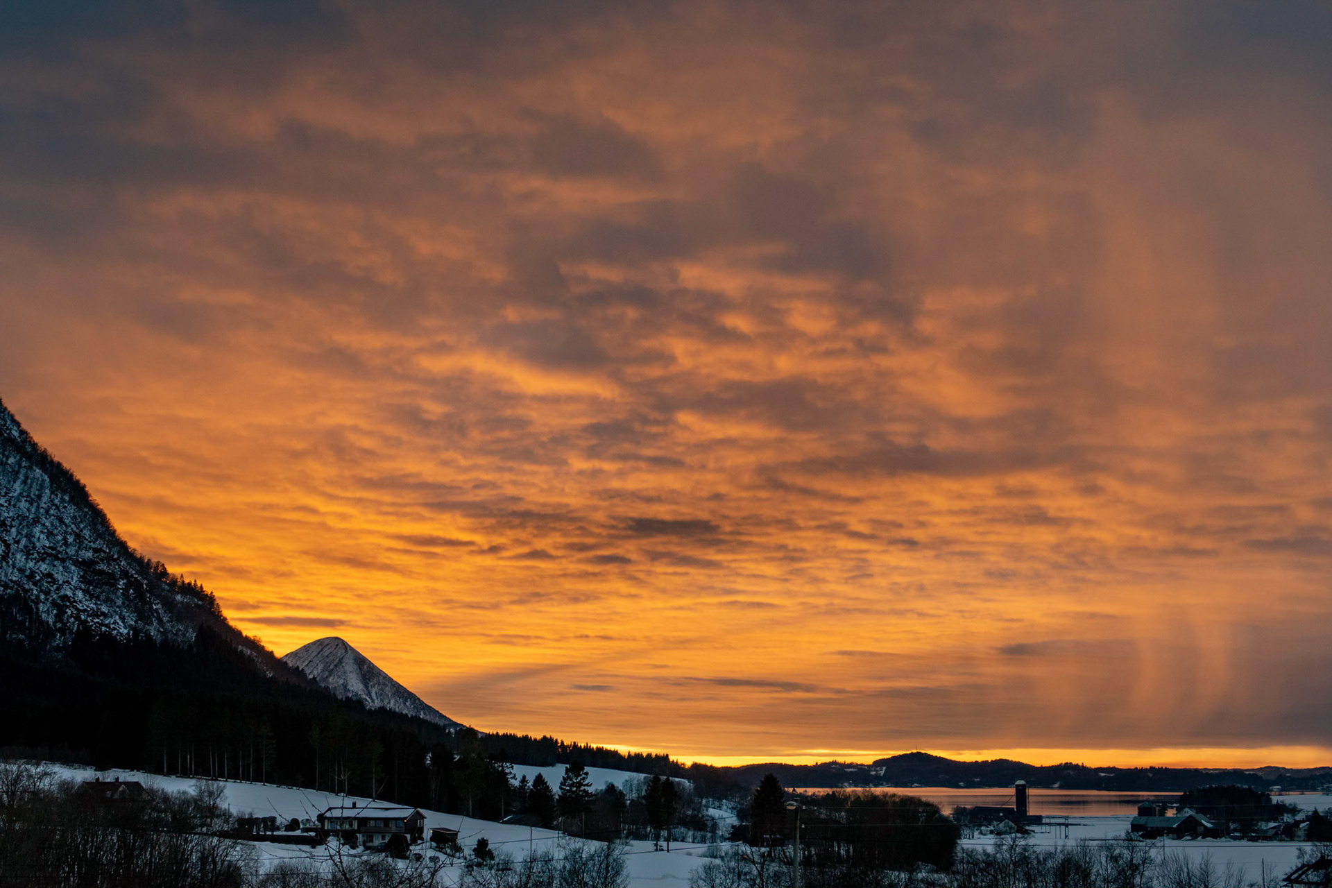 Gjendemsfjellet og Sylteosen i Hustadvika