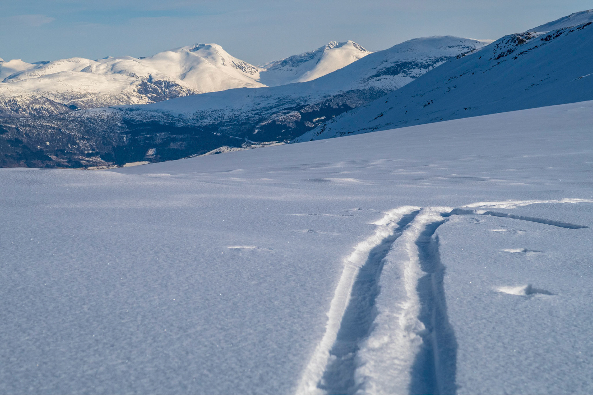 Storskredfjellet og Stryneskåla