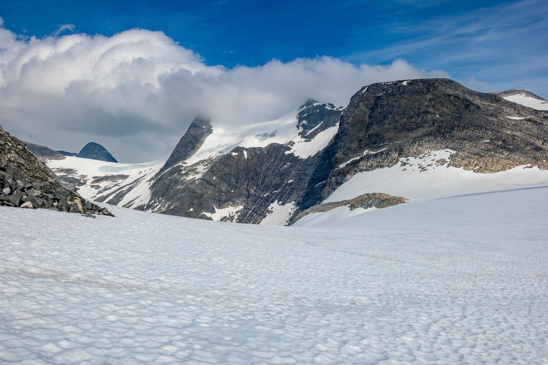 Tverrfjellet og Lodalskåpa