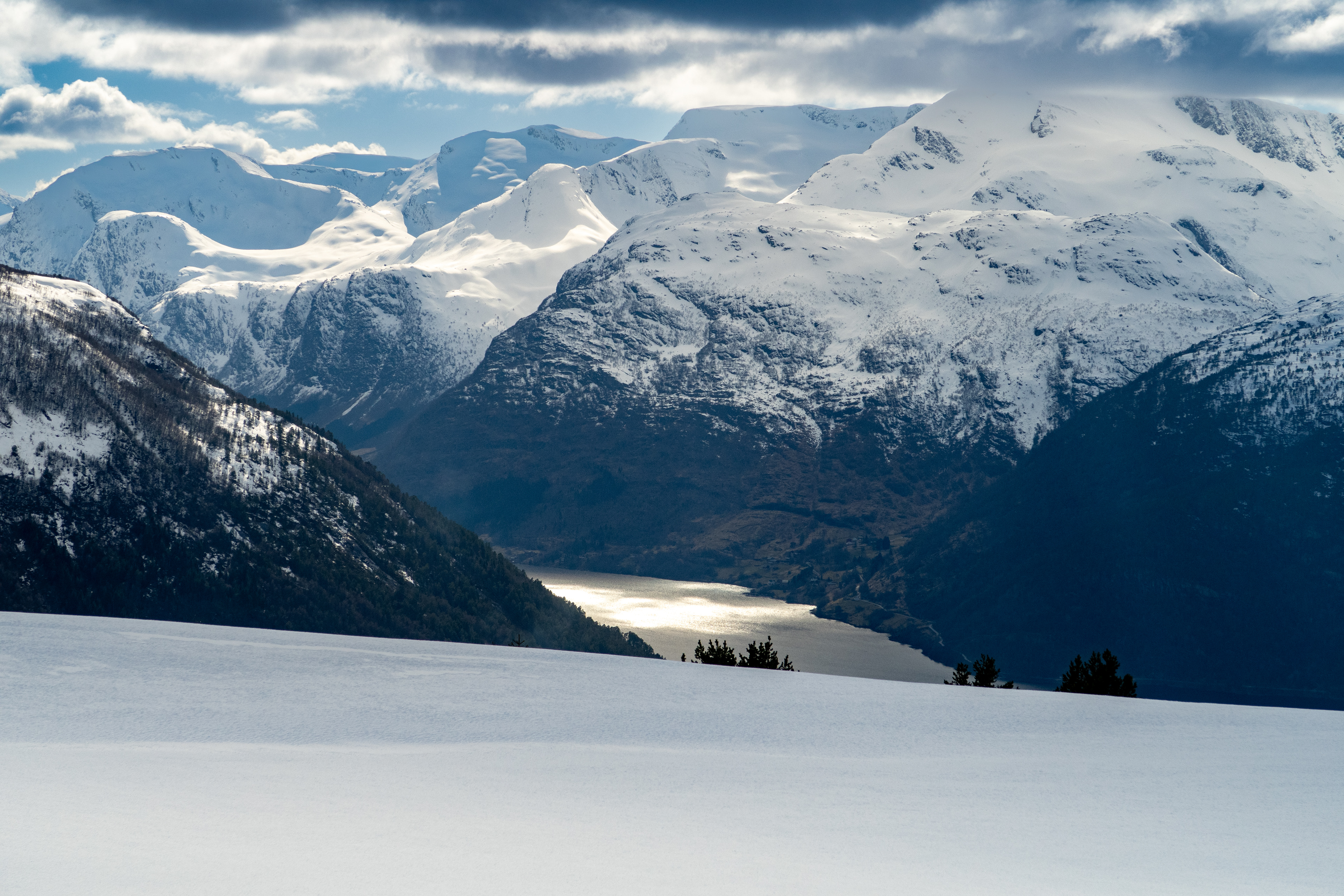 Breimsvatnet og Botnafjellet