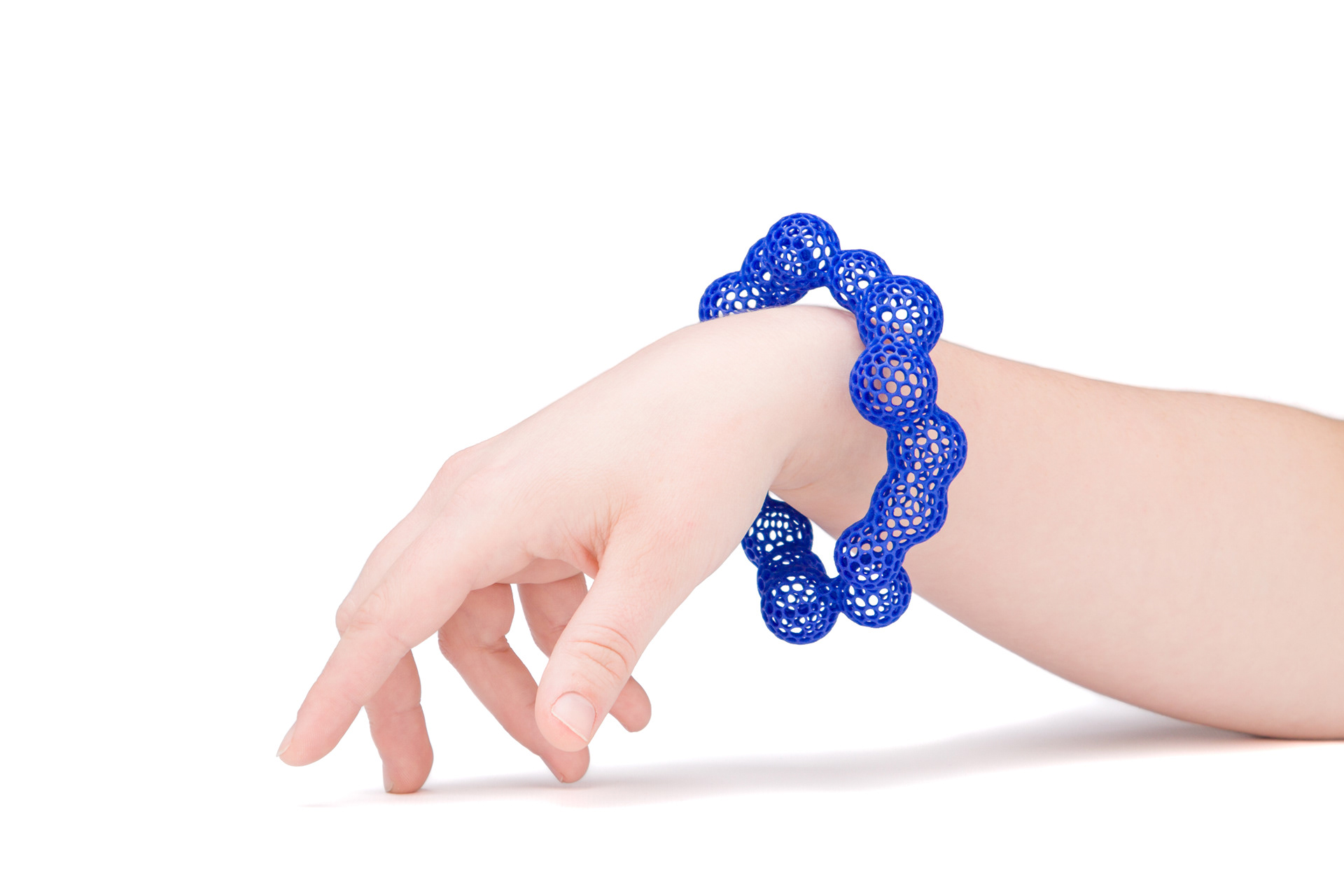 Bracelet F4-1 A3, 2025, nylon 12 (Glass Filled), 4.5 x 4 x 1 in. (11.5 x 10 x 3.5 cm), 12 grams, photographed by Clayton Salley