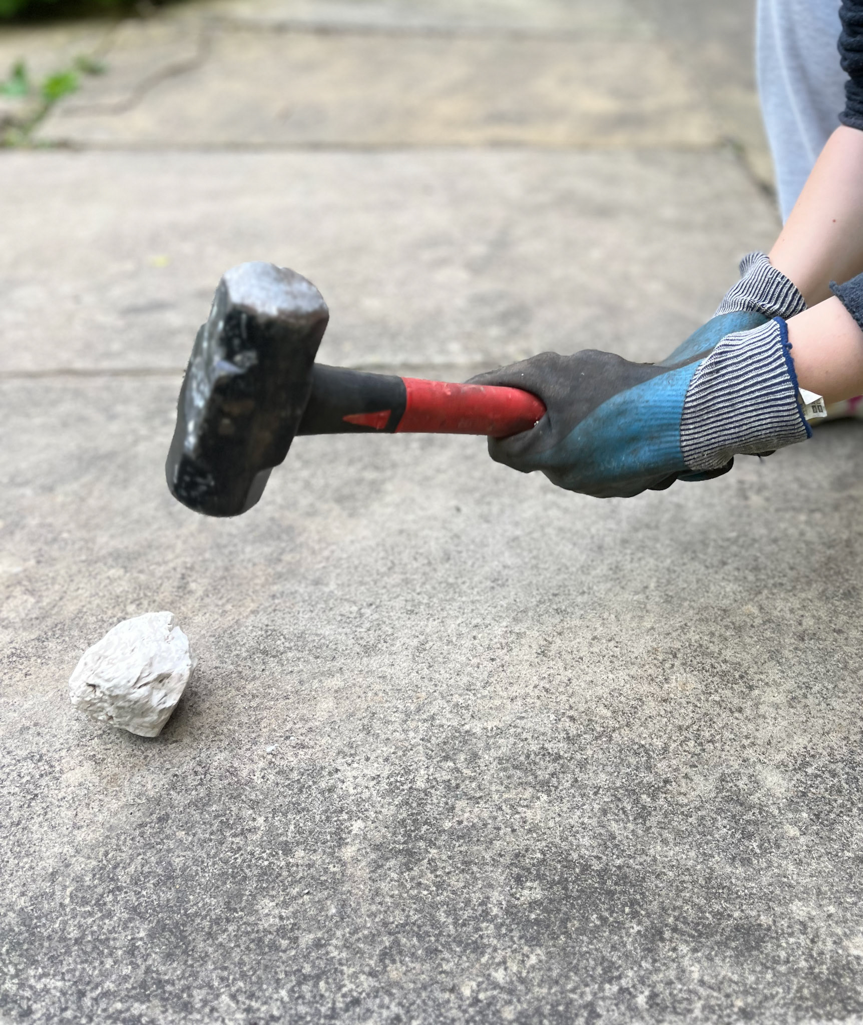 Crushing the limestone
