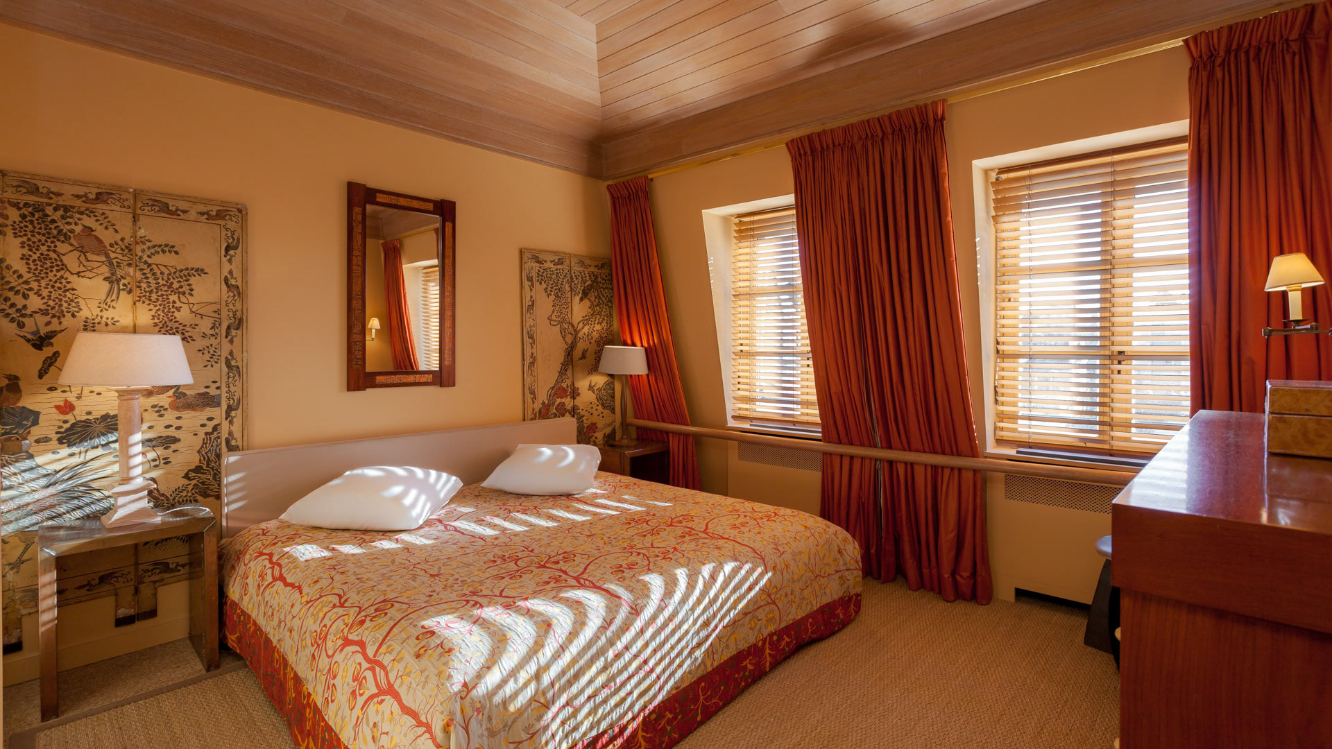 Atmosphère lumineuse dans une chambre