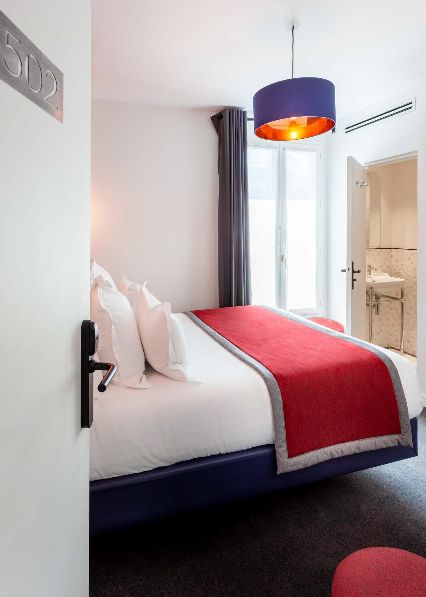 Détail chambre porte avec numero