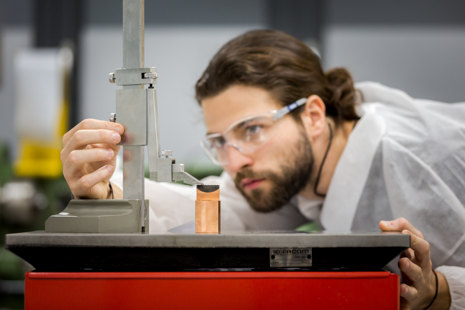 Antoine, mesure la pièce produite