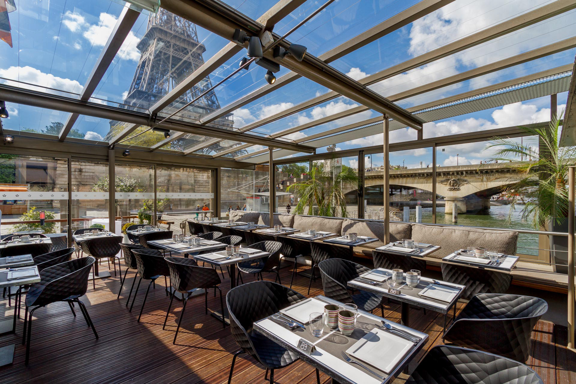 Bistrot Parisien, juste en bas de la Dame de Fer
