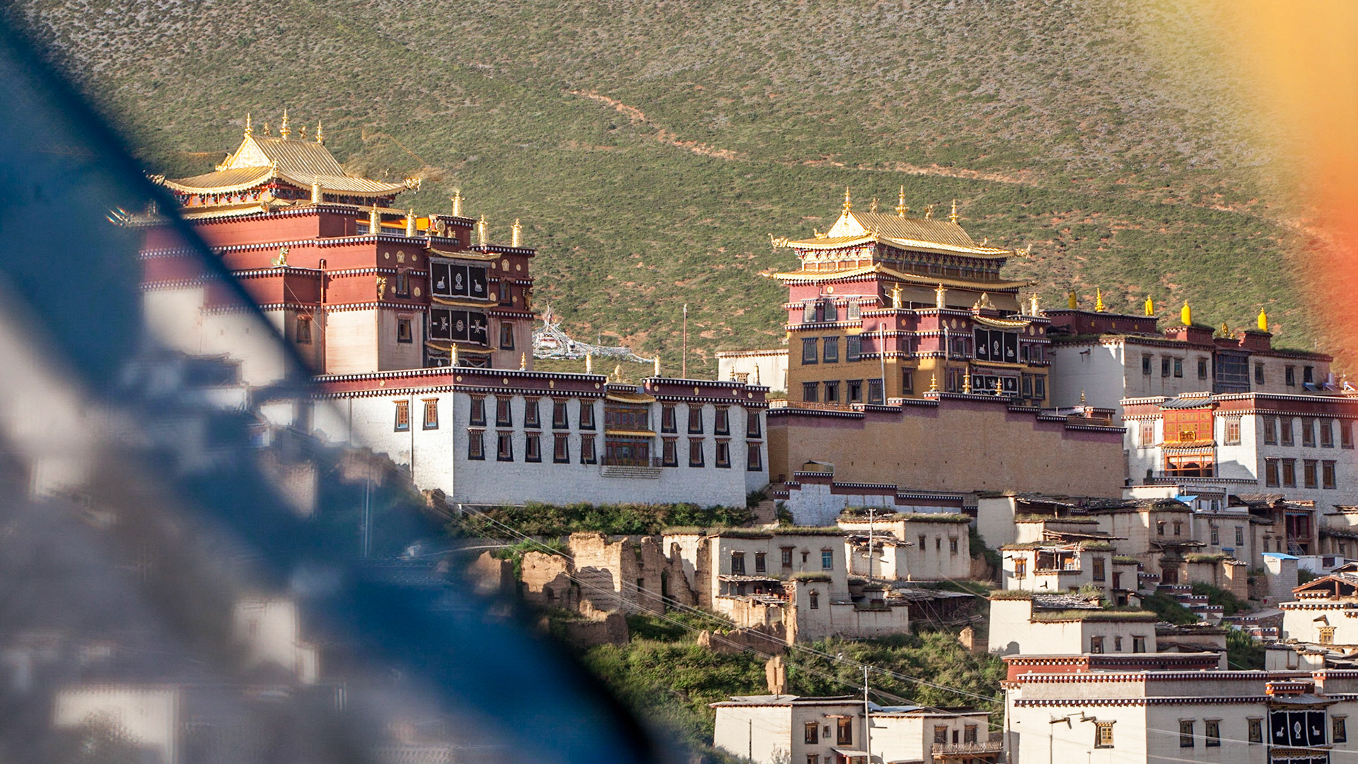 The Ganden Sumtsenling Monastery, also known as Sungtseling and Guihuasi[1] (Tibetan: དགའ་ལྡན་སུམ་རྩེན་གླིང་, dga' ldan sum rtsen gling, Chinese: 松赞林寺 Sōngzànlín Sì), is a Tibetan Buddhist monastery situated 5 kilometres (3.1 mi) from the city of Zhongdian at elevation 3,380 metres (11,090 ft) in Yunnan province, China. Built in 1679, the monastery is the largest Tibetan Buddhist monastery in Yunnan province and is sometimes referred to as the Little Potala Palace. Located in the capital of Diqing Tibetan Autonomous Prefecture, it is also the most important monastery in southwest China.

It belongs to the Yellow Hat sect of Tibetan Buddhism of the Gelukpa order of the Dalai Lama. The Fifth Dalai Lama's Buddhist visionary zeal established the monastery in Zhongdian, in 1679. Its architecture is a fusion of the Tibetan and Han Chinese. It was extensively damaged in the Cultural Revolution and subsequently rebuilt in 1983; at its peak, the monastery contained accommodation for 2,000 monks; it currently accommodates in its rebuilt structures 700 monks in 200 associated houses.[2] [3][4][5]