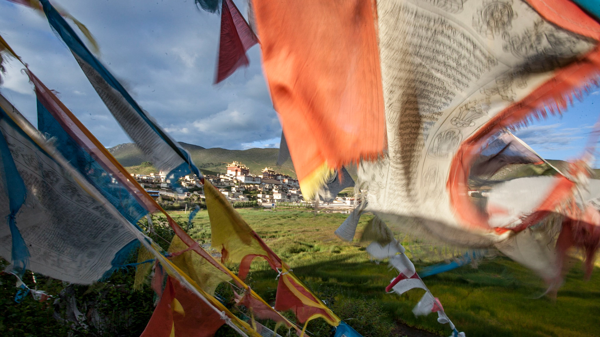 The Ganden Sumtsenling Monastery, also known as Sungtseling and Guihuasi[1] (Tibetan: དགའ་ལྡན་སུམ་རྩེན་གླིང་, dga' ldan sum rtsen gling, Chinese: 松赞林寺 Sōngzànlín Sì), is a Tibetan Buddhist monastery situated 5 kilometres (3.1 mi) from the city of Zhongdian at elevation 3,380 metres (11,090 ft) in Yunnan province, China. Built in 1679, the monastery is the largest Tibetan Buddhist monastery in Yunnan province and is sometimes referred to as the Little Potala Palace. Located in the capital of Diqing Tibetan Autonomous Prefecture, it is also the most important monastery in southwest China.

It belongs to the Yellow Hat sect of Tibetan Buddhism of the Gelukpa order of the Dalai Lama. The Fifth Dalai Lama's Buddhist visionary zeal established the monastery in Zhongdian, in 1679. Its architecture is a fusion of the Tibetan and Han Chinese. It was extensively damaged in the Cultural Revolution and subsequently rebuilt in 1983; at its peak, the monastery contained accommodation for 2,000 monks; it currently accommodates in its rebuilt structures 700 monks in 200 associated houses.[2] [3][4][5]