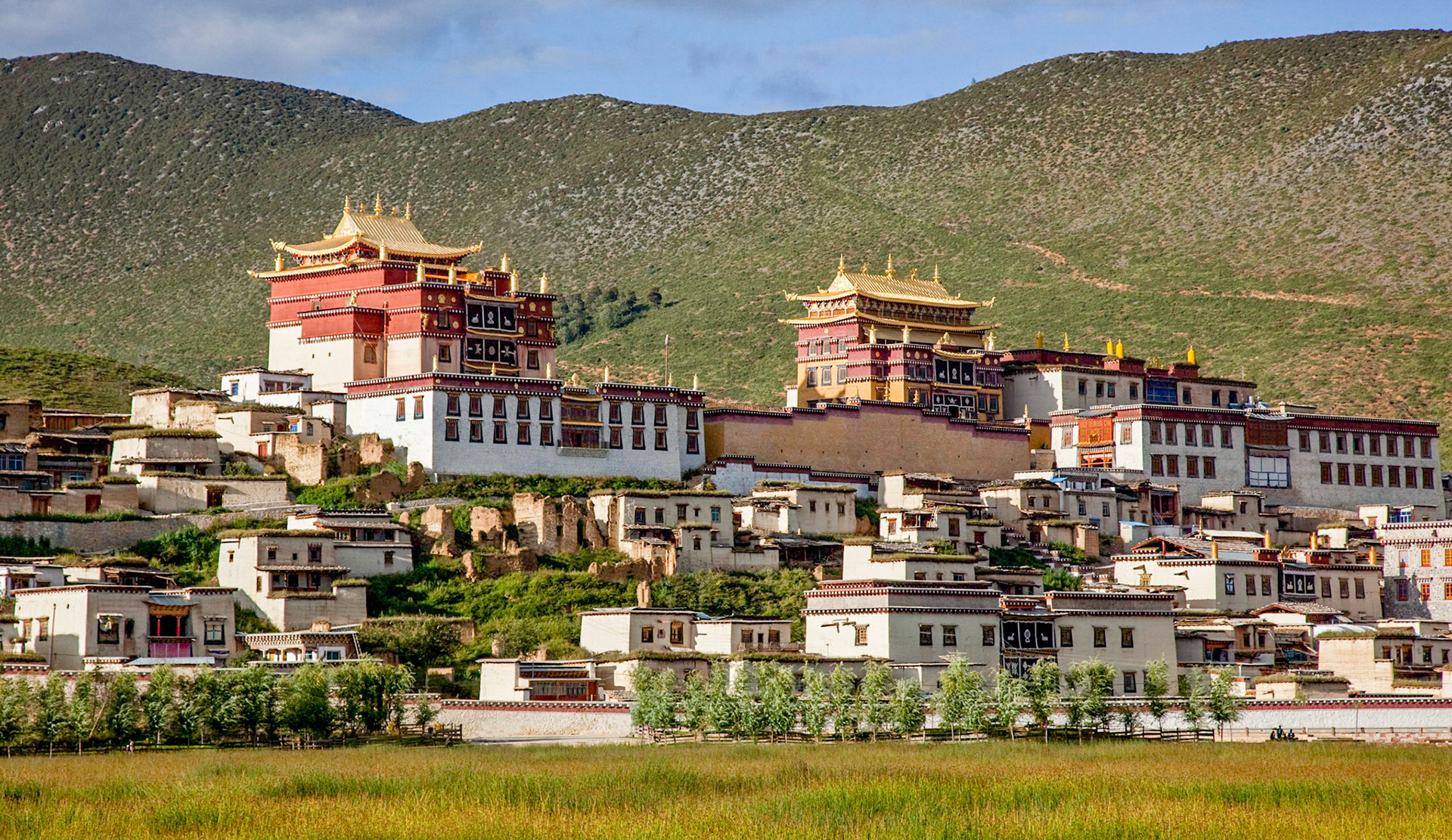 The Ganden Sumtsenling Monastery, also known as Sungtseling and Guihuasi[1] (Tibetan: དགའ་ལྡན་སུམ་རྩེན་གླིང་, dga' ldan sum rtsen gling, Chinese: 松赞林寺 Sōngzànlín Sì), is a Tibetan Buddhist monastery situated 5 kilometres (3.1 mi) from the city of Zhongdian at elevation 3,380 metres (11,090 ft) in Yunnan province, China. Built in 1679, the monastery is the largest Tibetan Buddhist monastery in Yunnan province and is sometimes referred to as the Little Potala Palace. Located in the capital of Diqing Tibetan Autonomous Prefecture, it is also the most important monastery in southwest China.

It belongs to the Yellow Hat sect of Tibetan Buddhism of the Gelukpa order of the Dalai Lama. The Fifth Dalai Lama's Buddhist visionary zeal established the monastery in Zhongdian, in 1679. Its architecture is a fusion of the Tibetan and Han Chinese. It was extensively damaged in the Cultural Revolution and subsequently rebuilt in 1983; at its peak, the monastery contained accommodation for 2,000 monks; it currently accommodates in its rebuilt structures 700 monks in 200 associated houses.[2] [3][4][5]
