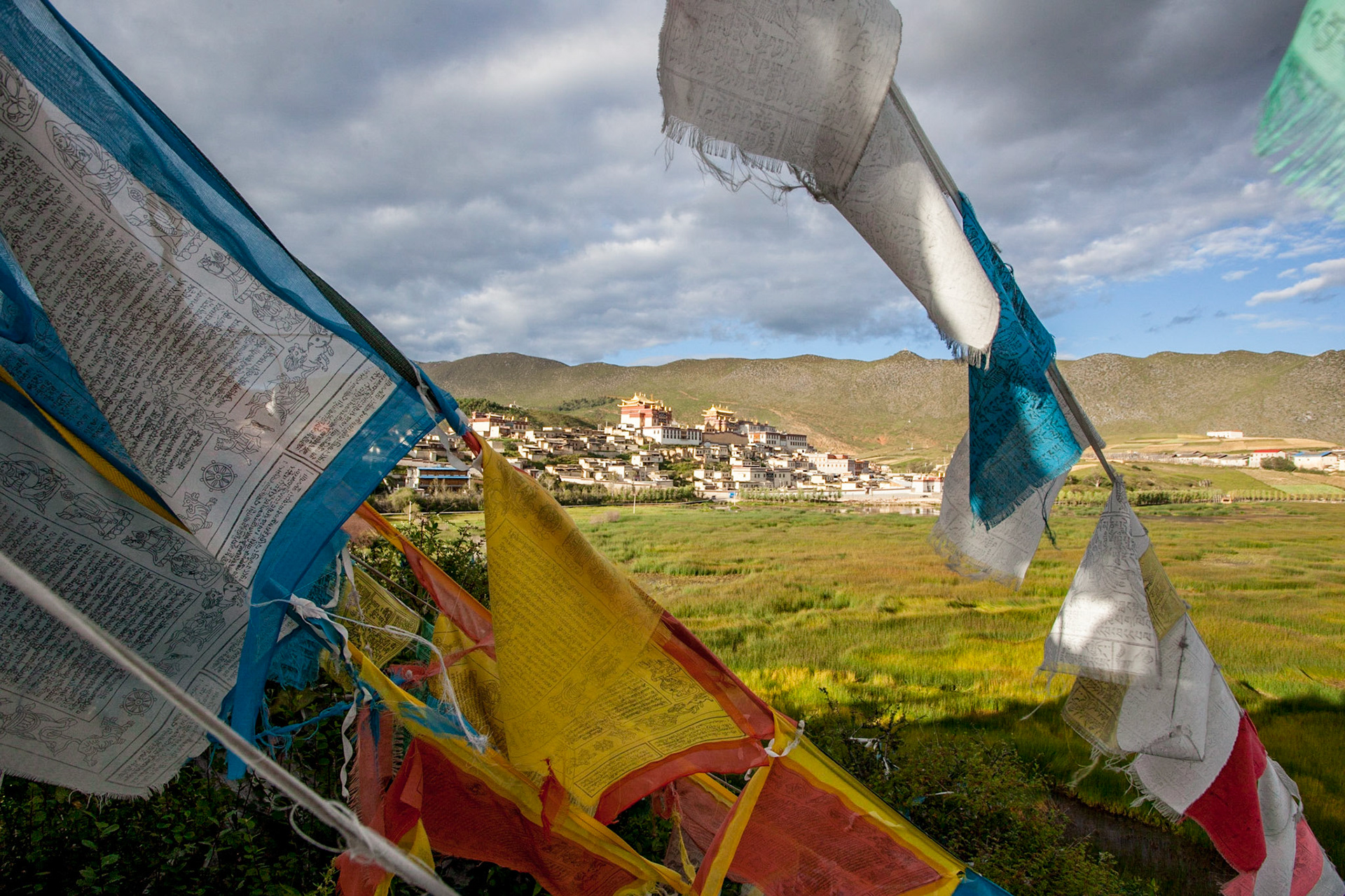 The Ganden Sumtsenling Monastery, also known as Sungtseling and Guihuasi[1] (Tibetan: དགའ་ལྡན་སུམ་རྩེན་གླིང་, dga' ldan sum rtsen gling, Chinese: 松赞林寺 Sōngzànlín Sì), is a Tibetan Buddhist monastery situated 5 kilometres (3.1 mi) from the city of Zhongdian at elevation 3,380 metres (11,090 ft) in Yunnan province, China. Built in 1679, the monastery is the largest Tibetan Buddhist monastery in Yunnan province and is sometimes referred to as the Little Potala Palace. Located in the capital of Diqing Tibetan Autonomous Prefecture, it is also the most important monastery in southwest China.

It belongs to the Yellow Hat sect of Tibetan Buddhism of the Gelukpa order of the Dalai Lama. The Fifth Dalai Lama's Buddhist visionary zeal established the monastery in Zhongdian, in 1679. Its architecture is a fusion of the Tibetan and Han Chinese. It was extensively damaged in the Cultural Revolution and subsequently rebuilt in 1983; at its peak, the monastery contained accommodation for 2,000 monks; it currently accommodates in its rebuilt structures 700 monks in 200 associated houses.[2] [3][4][5]