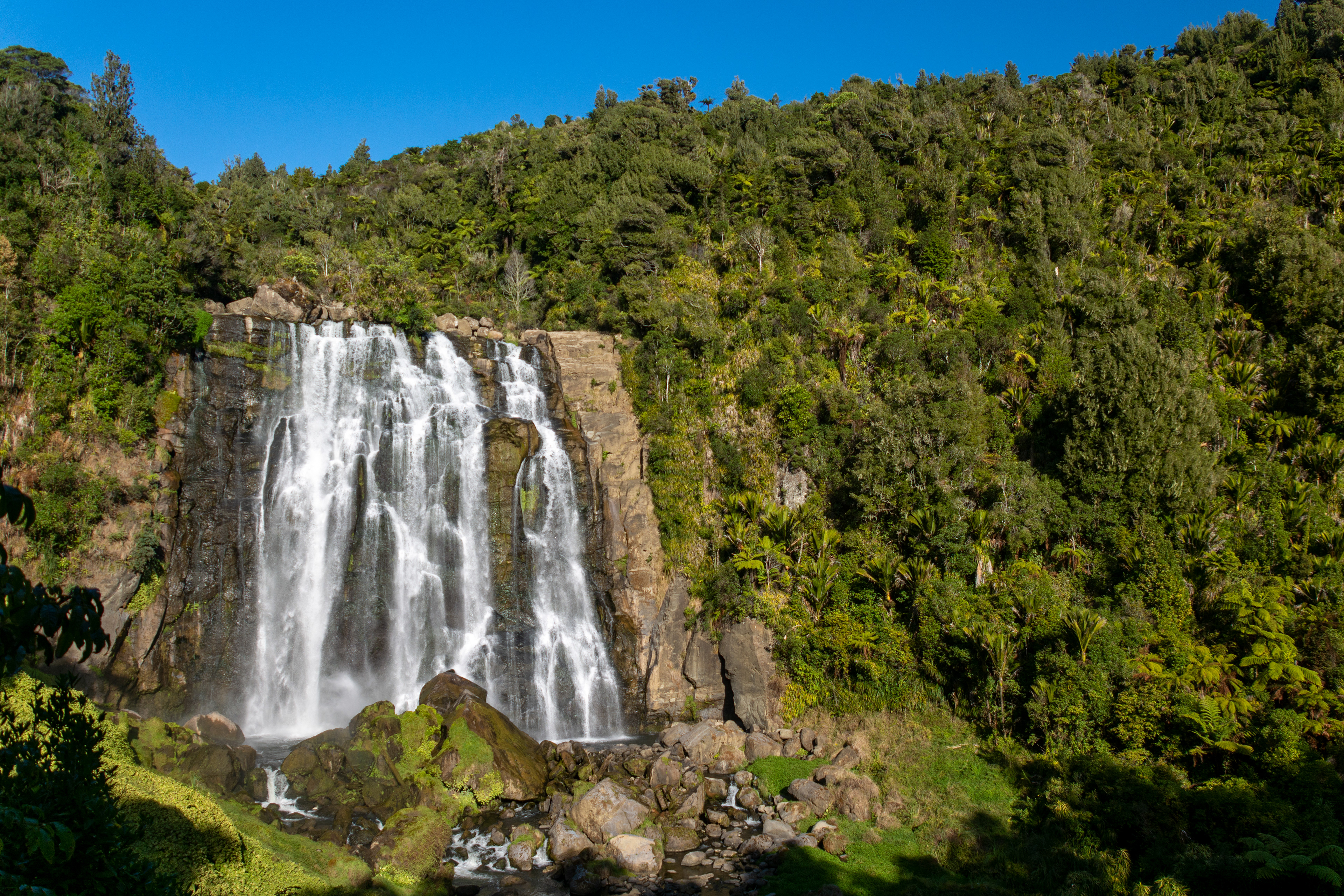Marokopa Falls bij Waitomo.