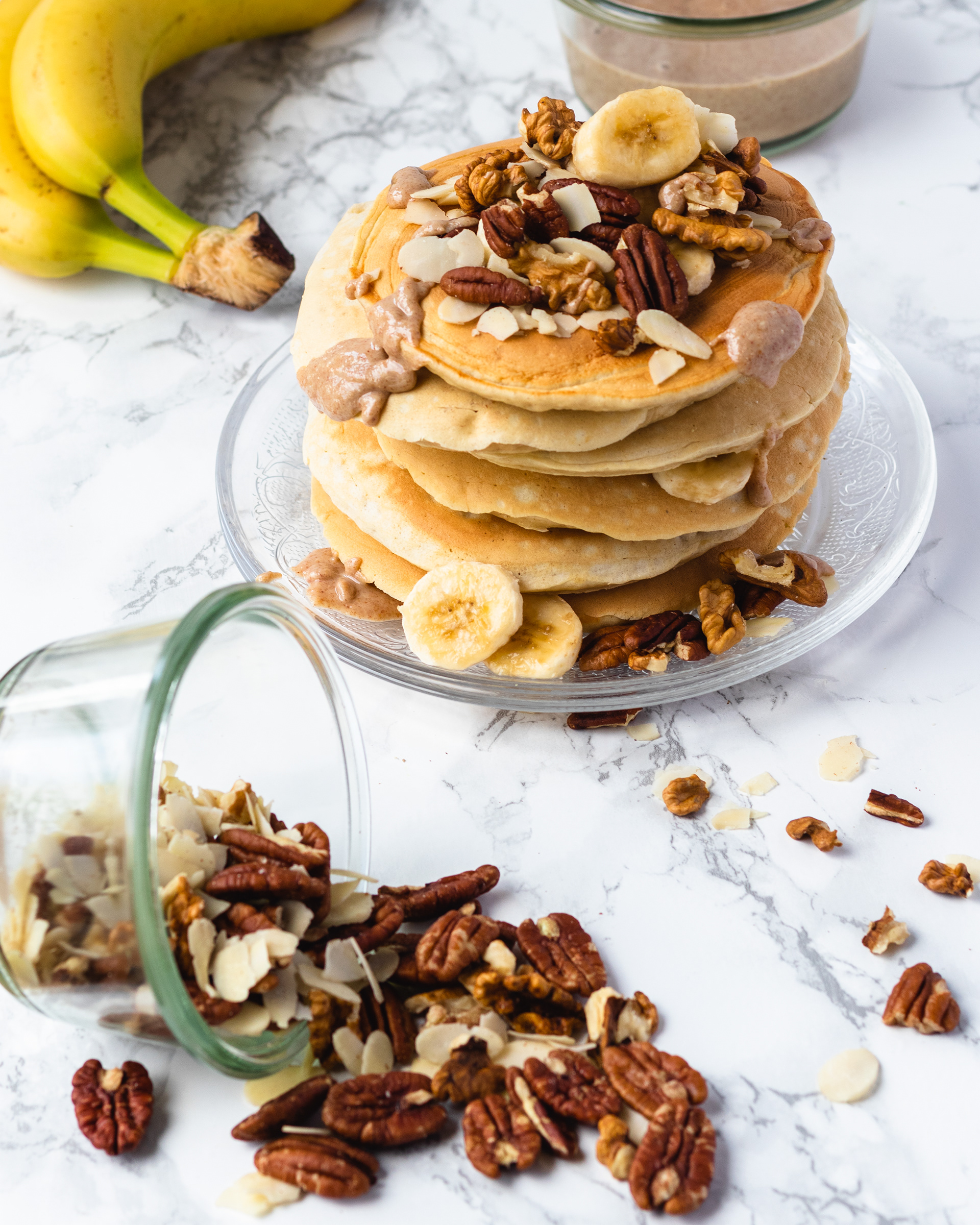 Photographie culinaire de pancakes et fruits