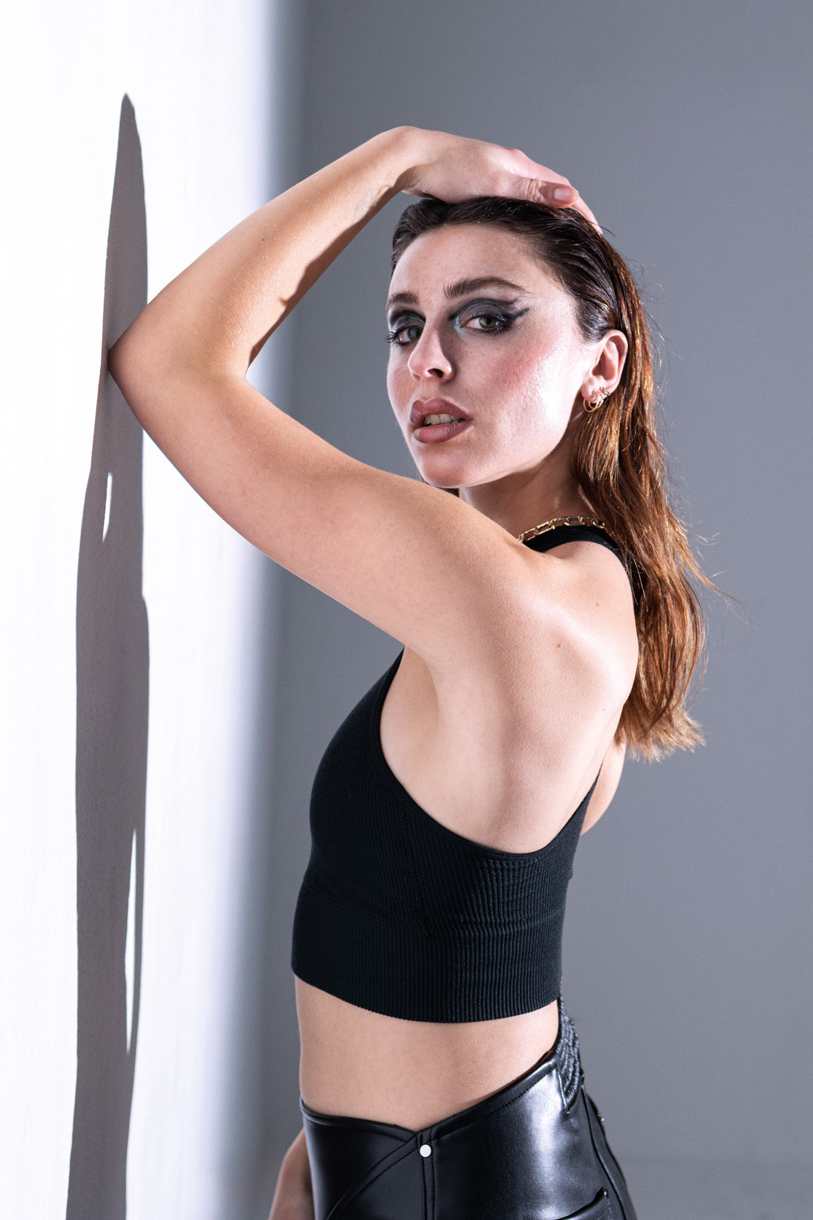 Portrait mode d-une femme en studio a Paris Grazou Shoot