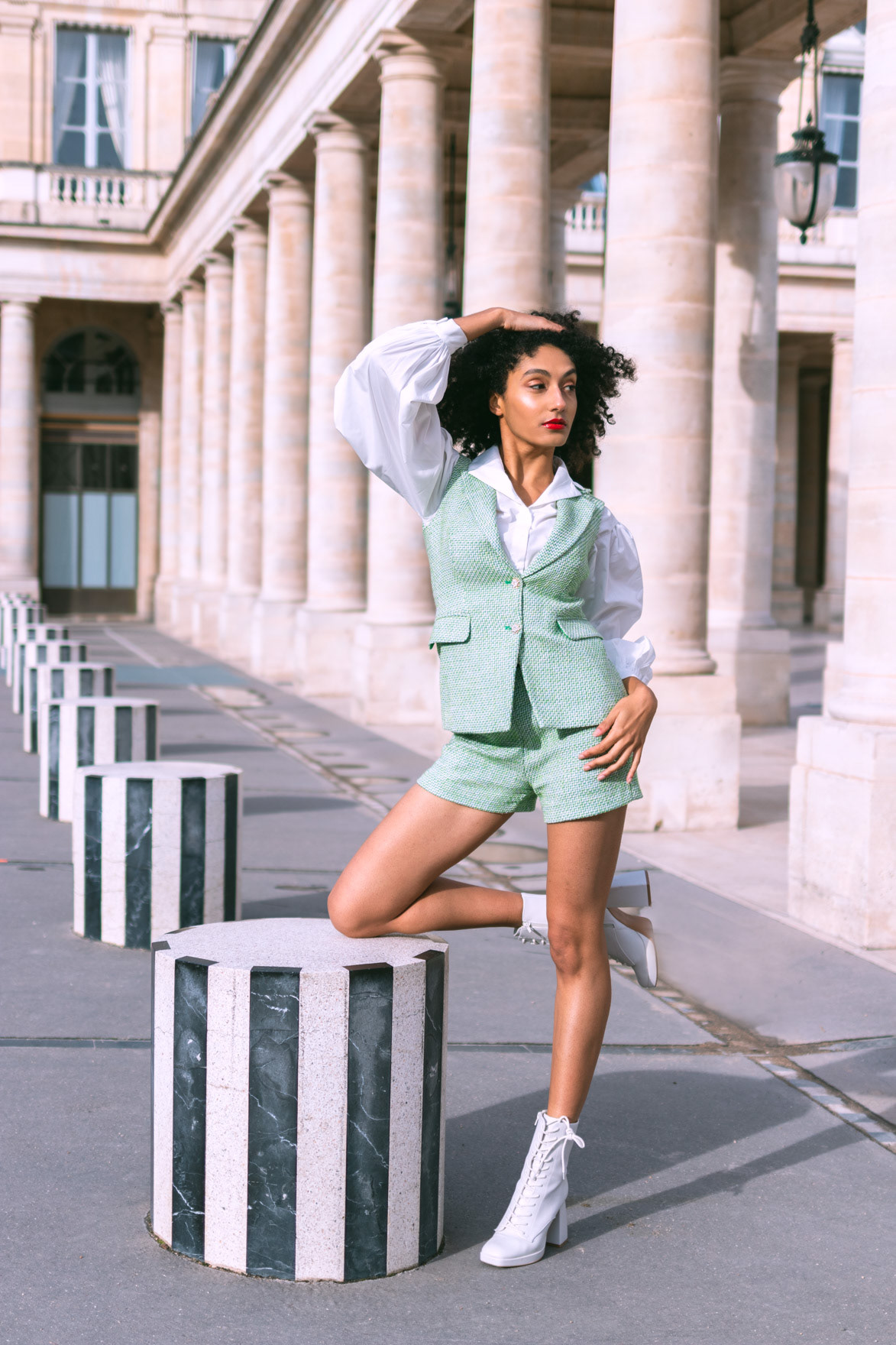 Portrait de mode d-une jeune modele a Paris