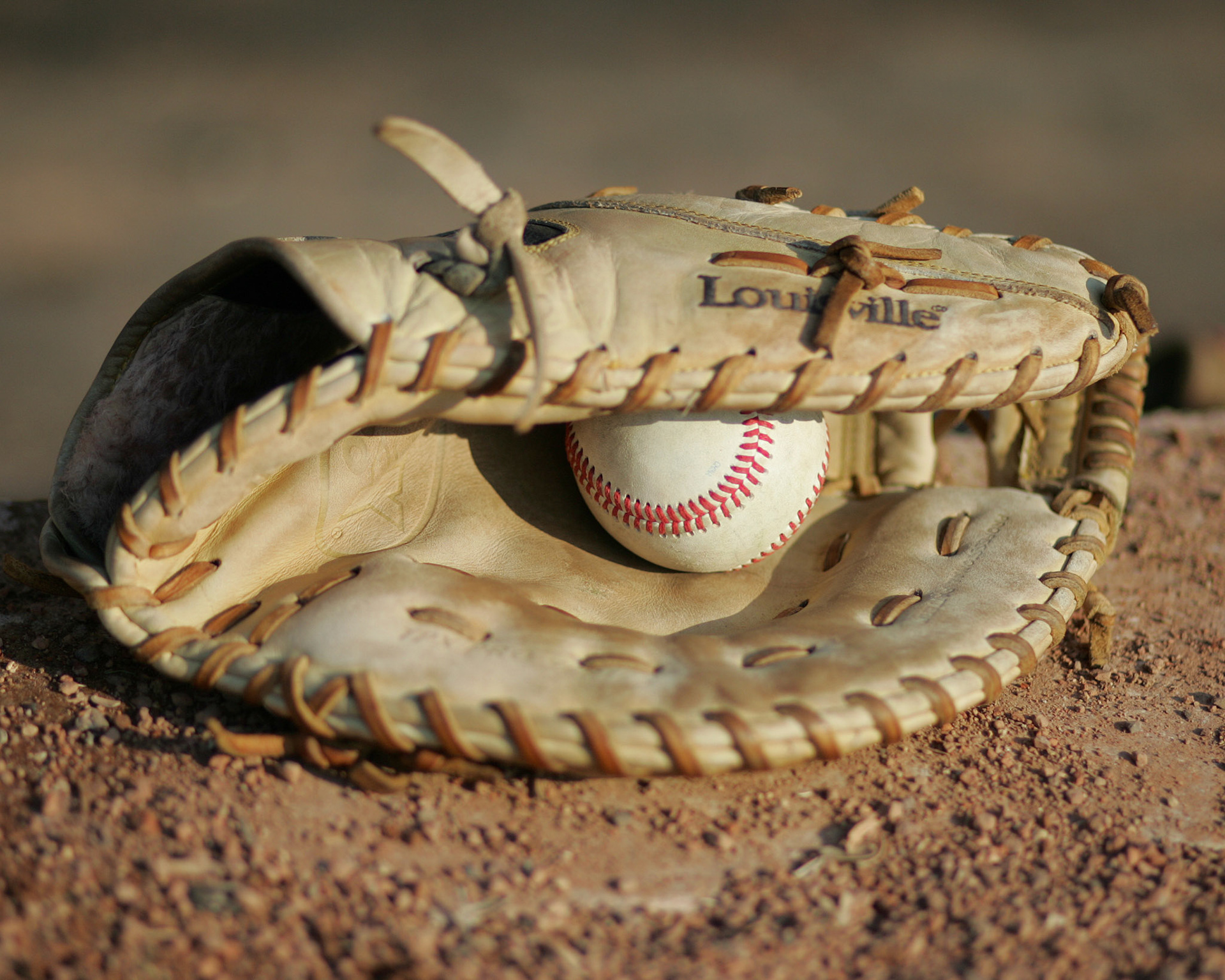 Baseball 1st base glove. Photo by Andrew Woolley / Four Seam Images.