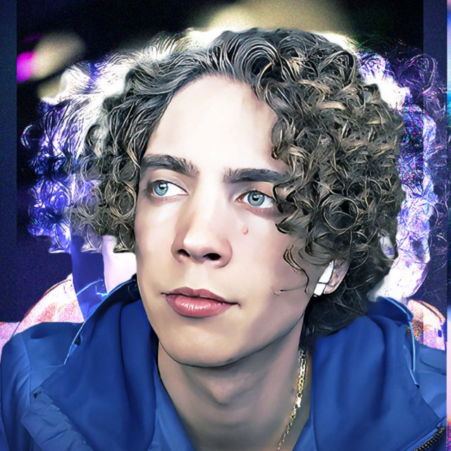 Profile Picture. Photography and editing by Elizabeth Frone.